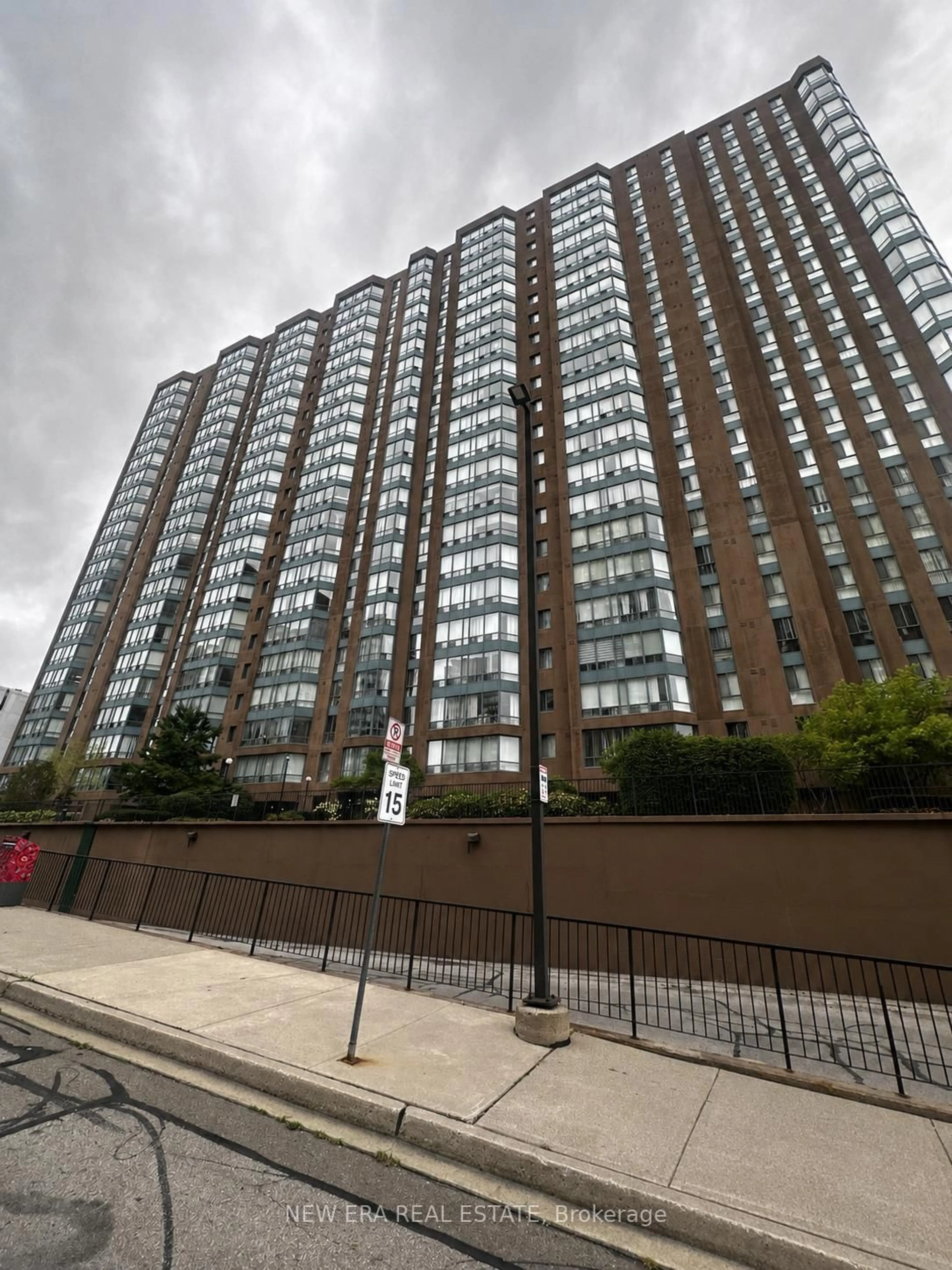 Unknown for 115 Hillcrest Ave #1912, Mississauga Ontario L5B 3Y9