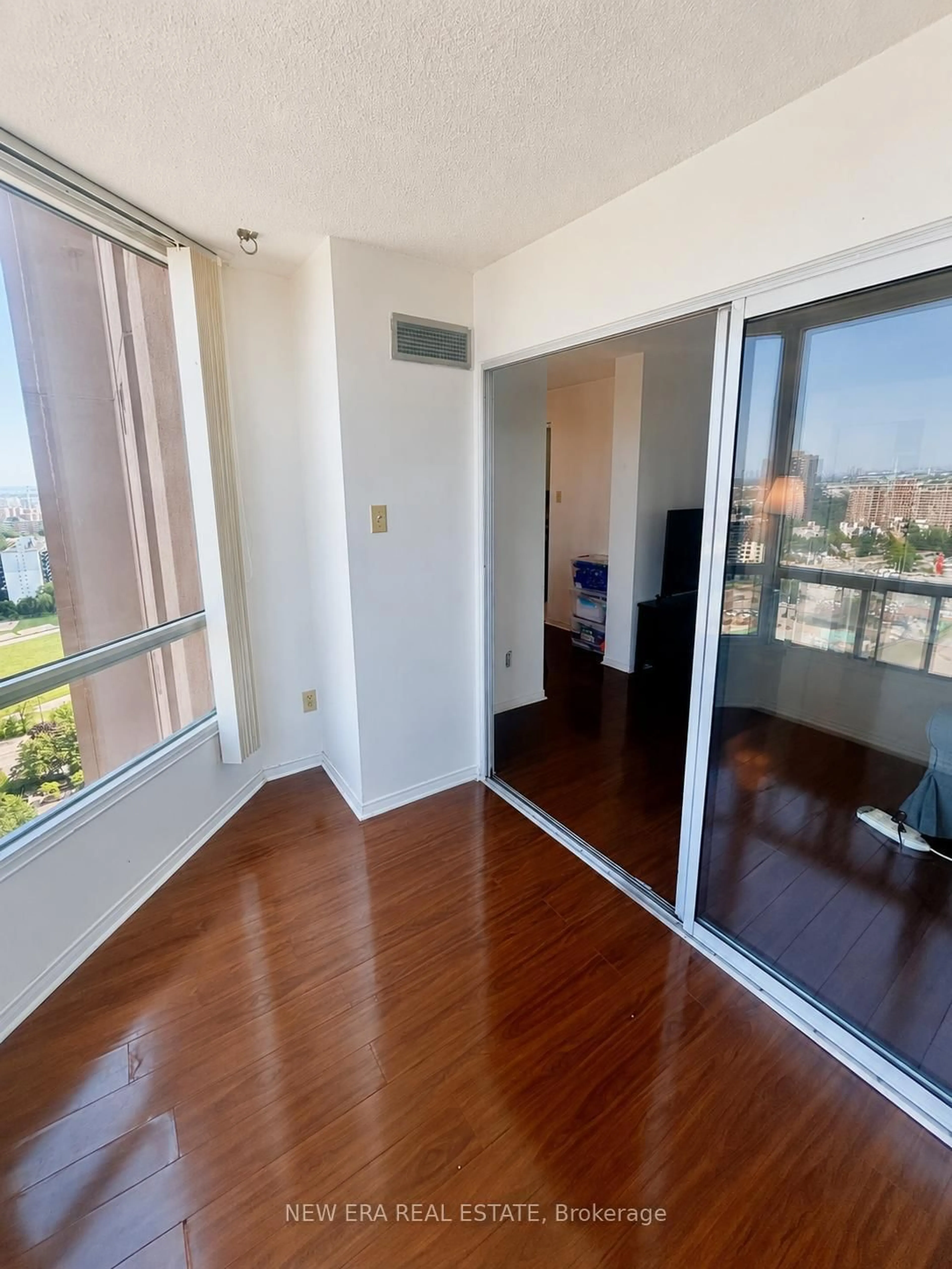 Unknown for 115 Hillcrest Ave #1912, Mississauga Ontario L5B 3Y9