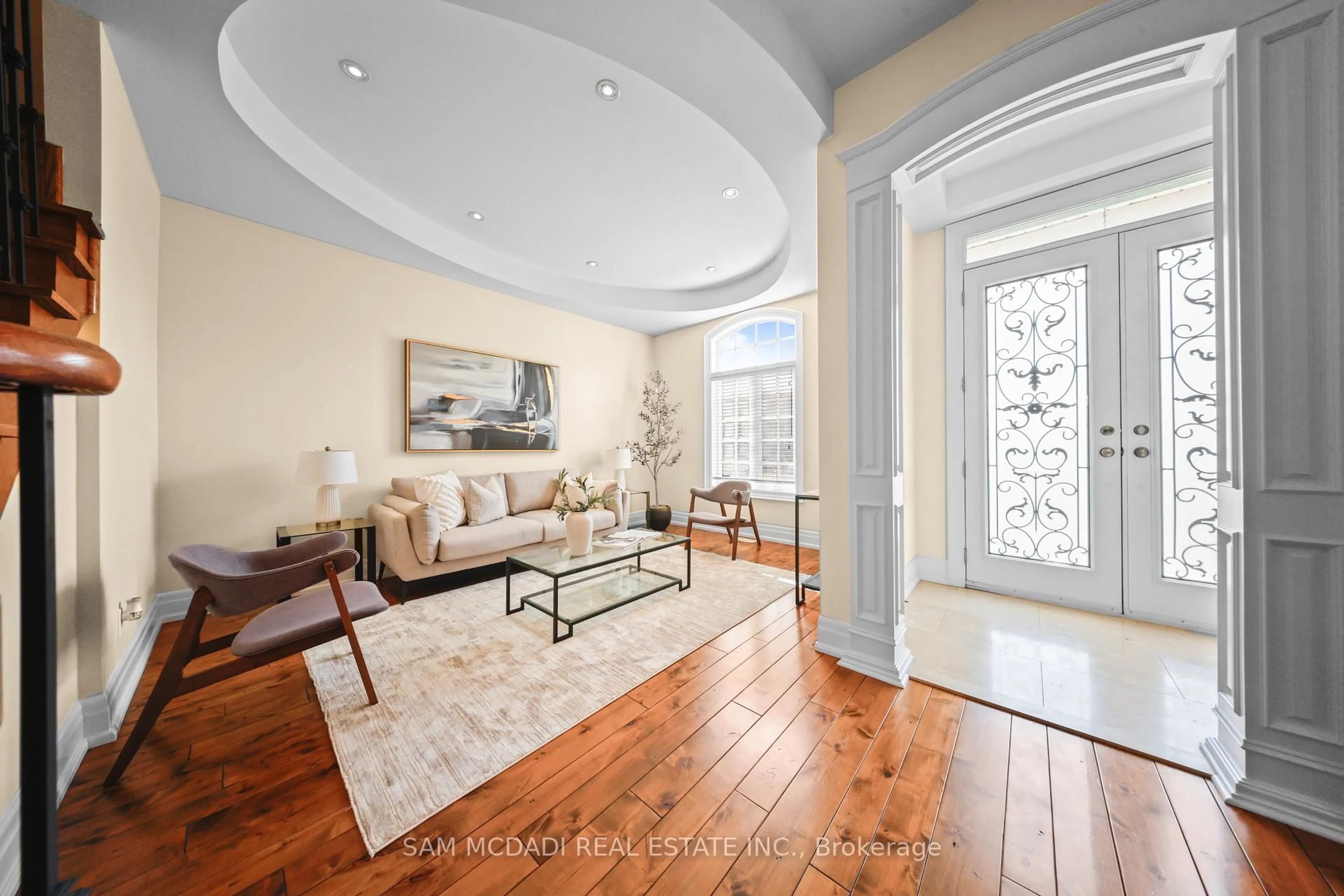 Indoor entryway for 950 Fredonia Dr, Mississauga Ontario L5C 2W4