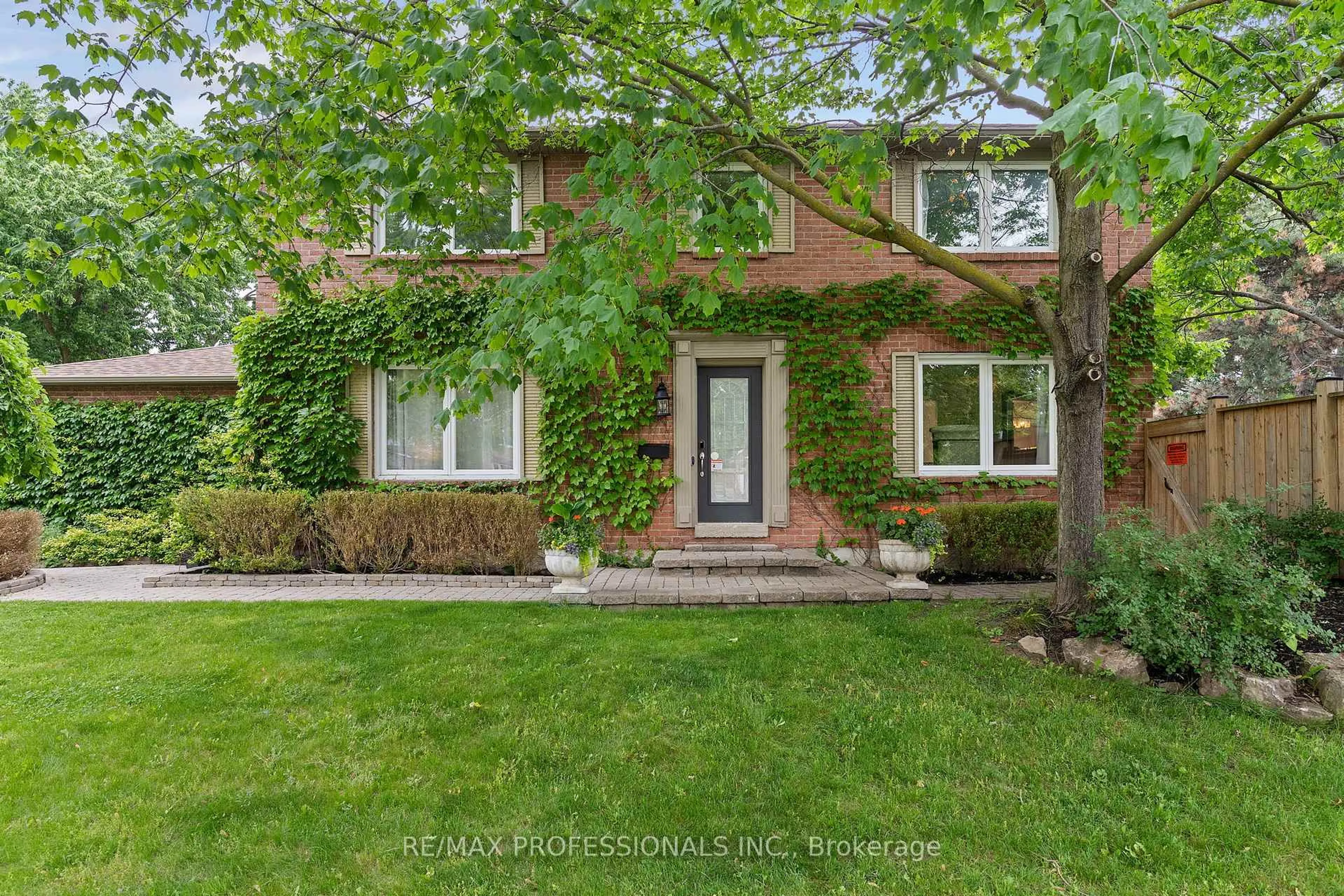 Home with brick exterior material, street for 6031 Edenwood Dr, Mississauga Ontario L5N 2Y6