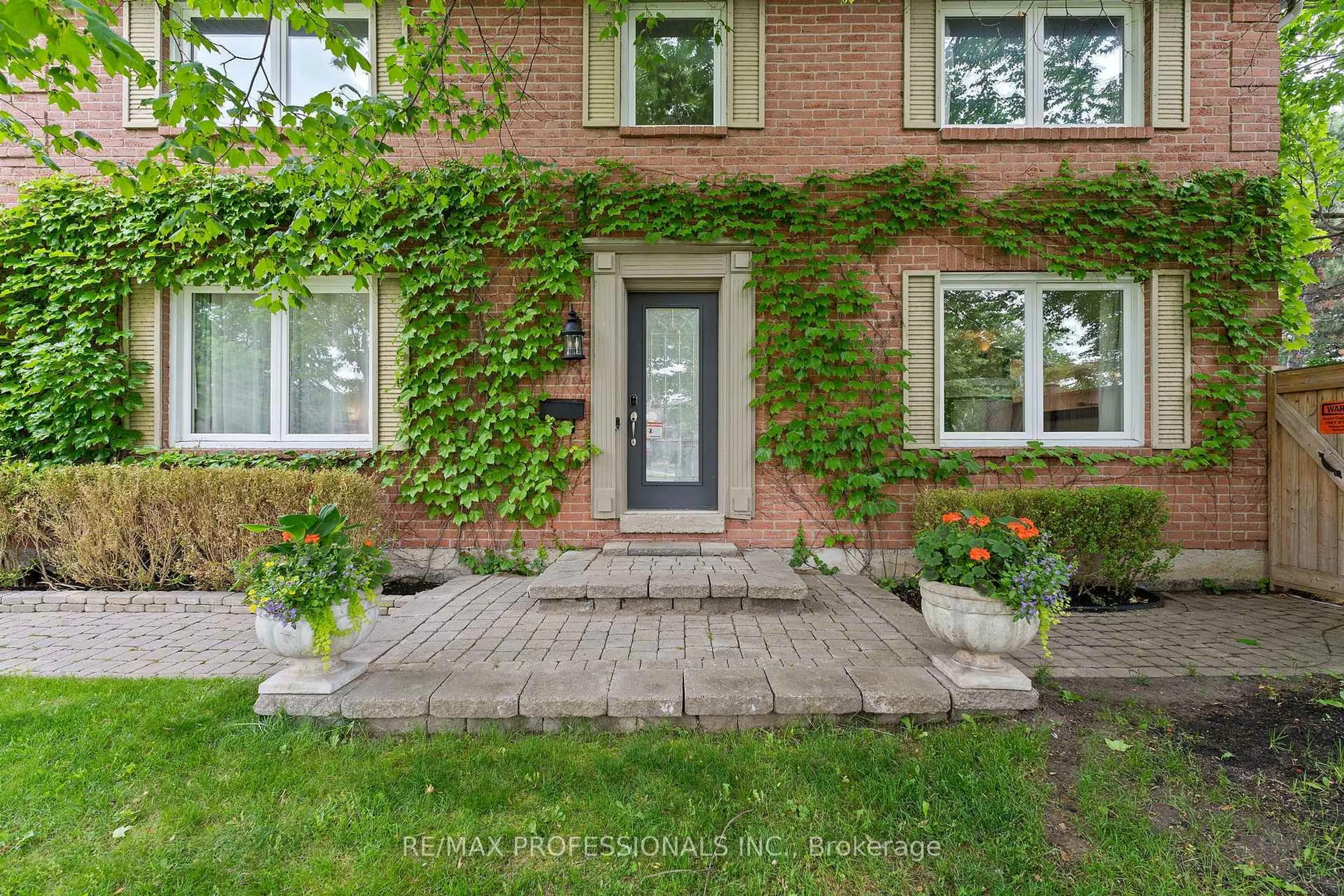 Unknown for 6031 Edenwood Dr, Mississauga Ontario L5N 2Y6