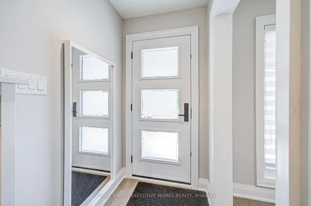 6 Cardigan Rd, Toronto 3