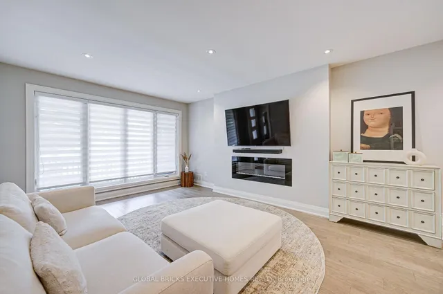 6 Cardigan Rd, Toronto 5