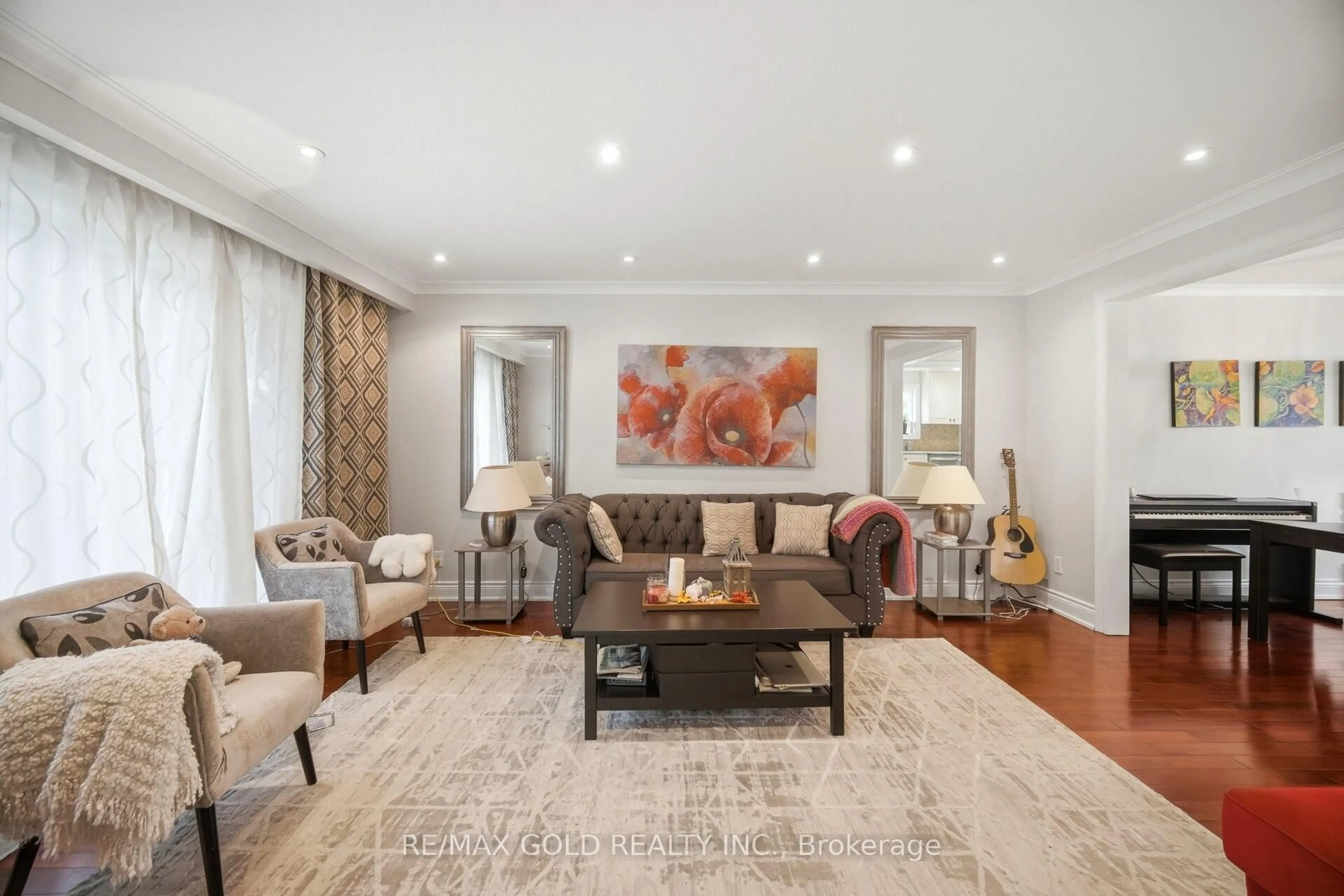 Living room with furniture, unknown for 352 Maple Leaf Dr, Toronto Ontario M6L 1P6