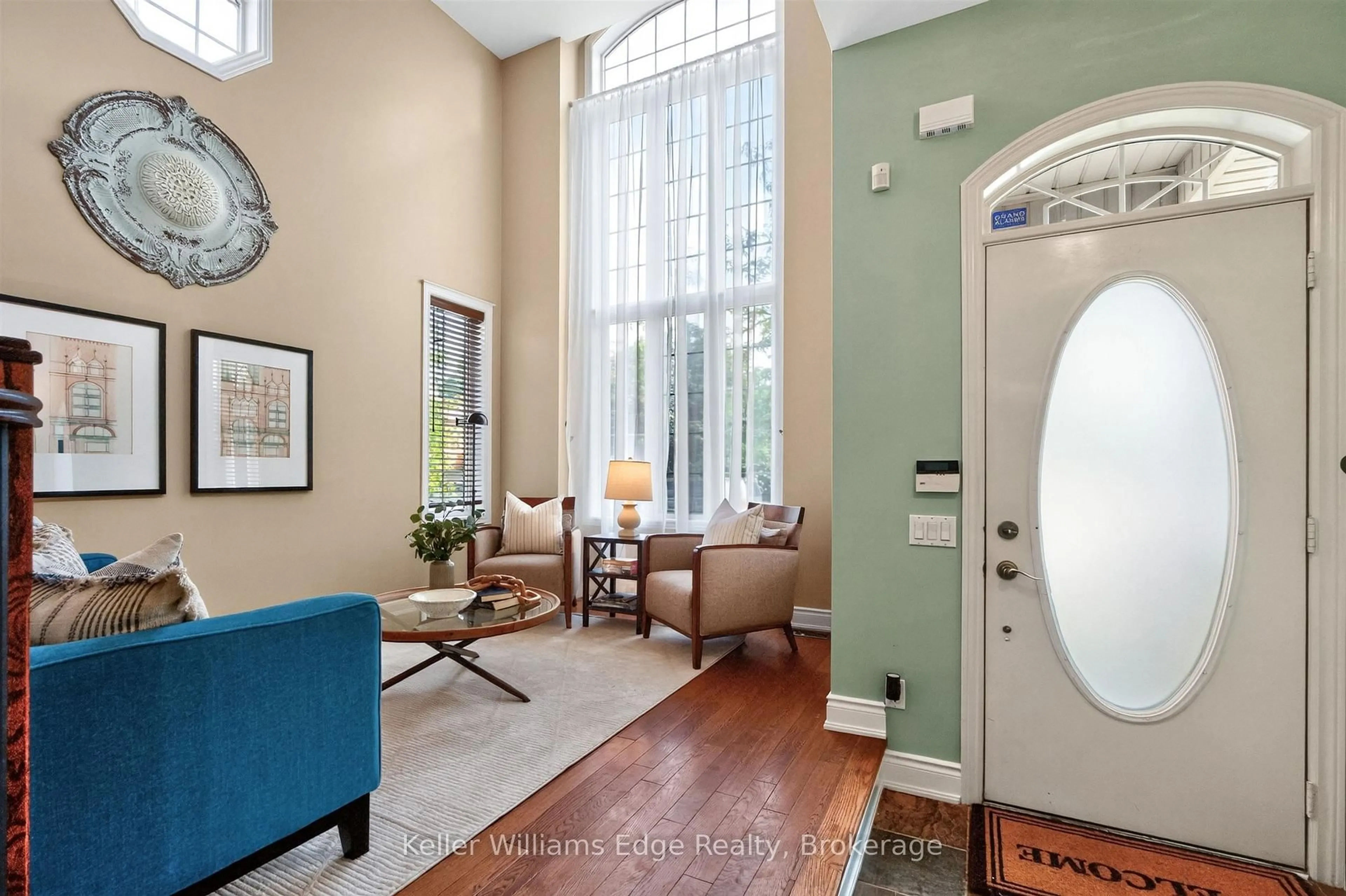 Indoor entryway for 3416 Hayhurst Cres, Oakville Ontario L6L 6W9