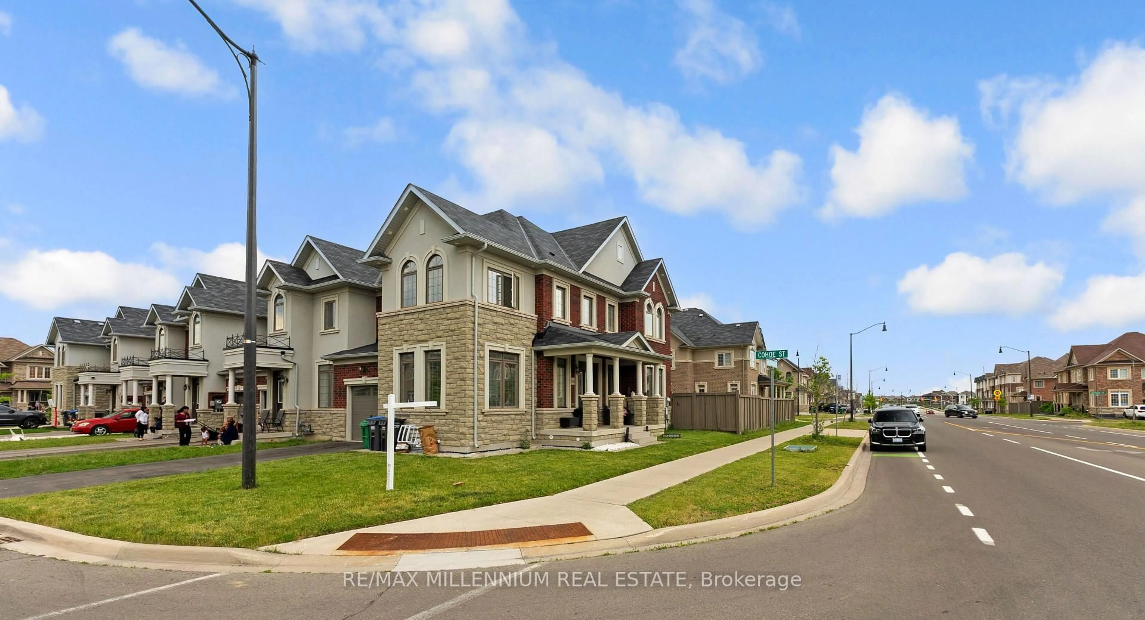 Home with brick exterior material, street for 366 Remembrance Rd, Brampton Ontario L7A 0C3