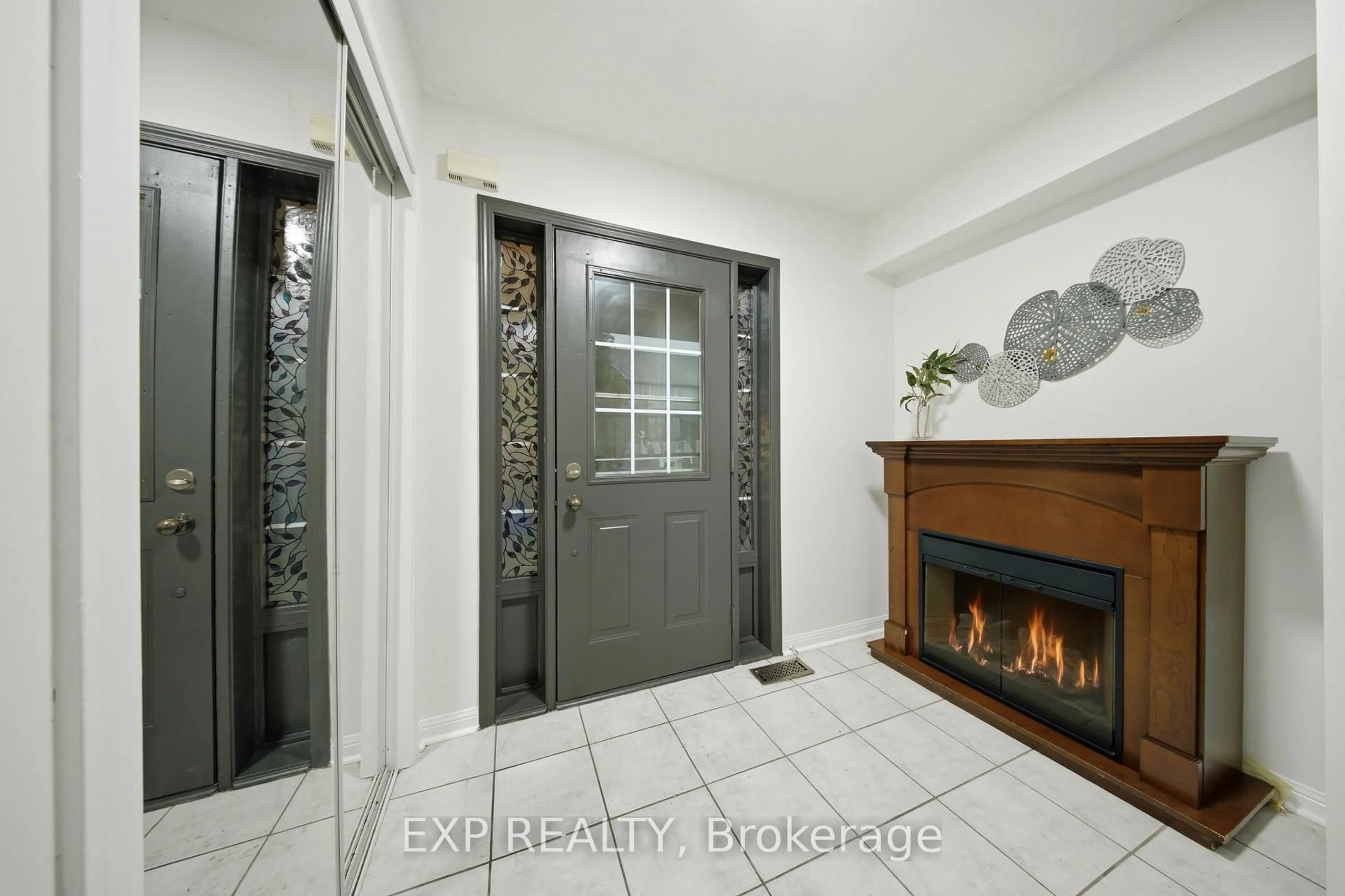 Indoor entryway for 164 Panton Tr, Milton Ontario L9T 6K4