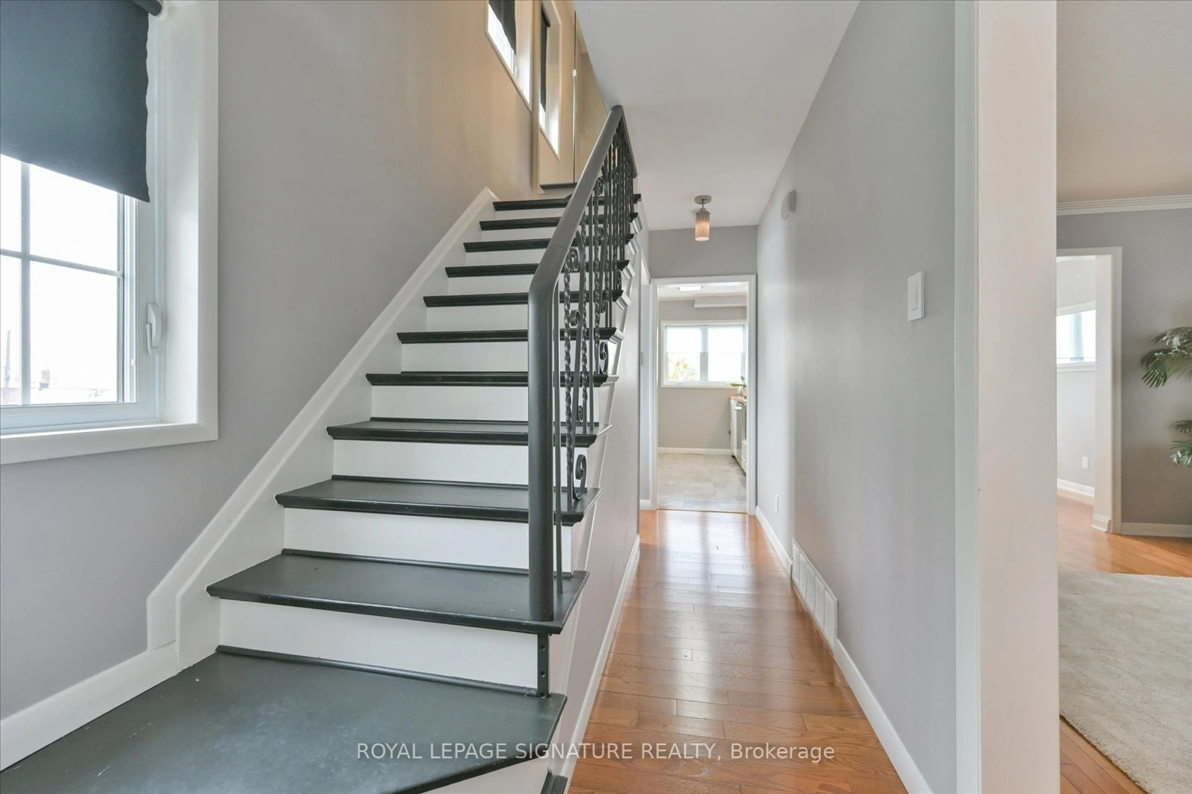 Unknown for 362 Silverthorn Ave, Toronto Ontario M6M 3G8