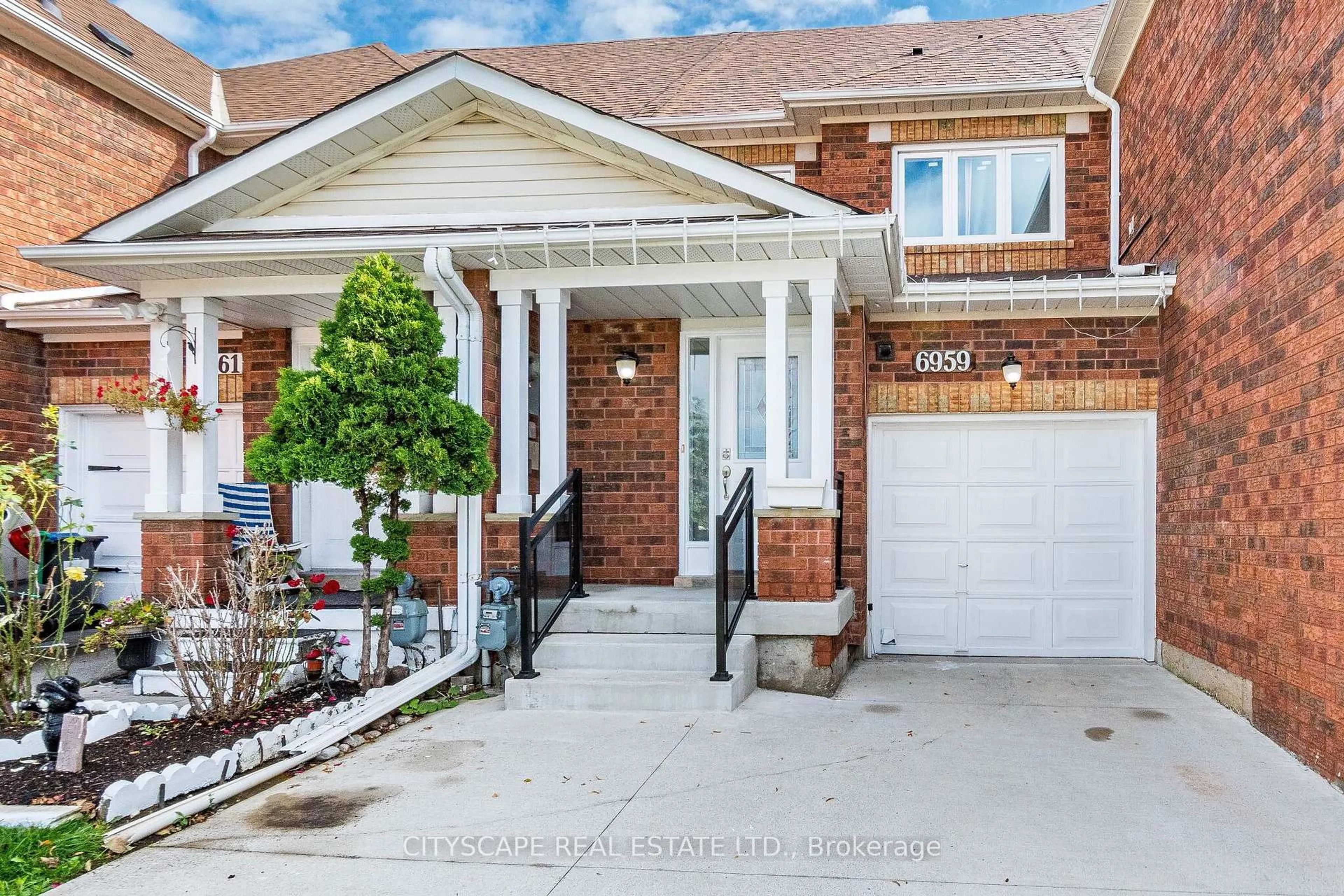 Home with brick exterior material, street for 6959 Guardian Crt, Mississauga Ontario L5N 7E3