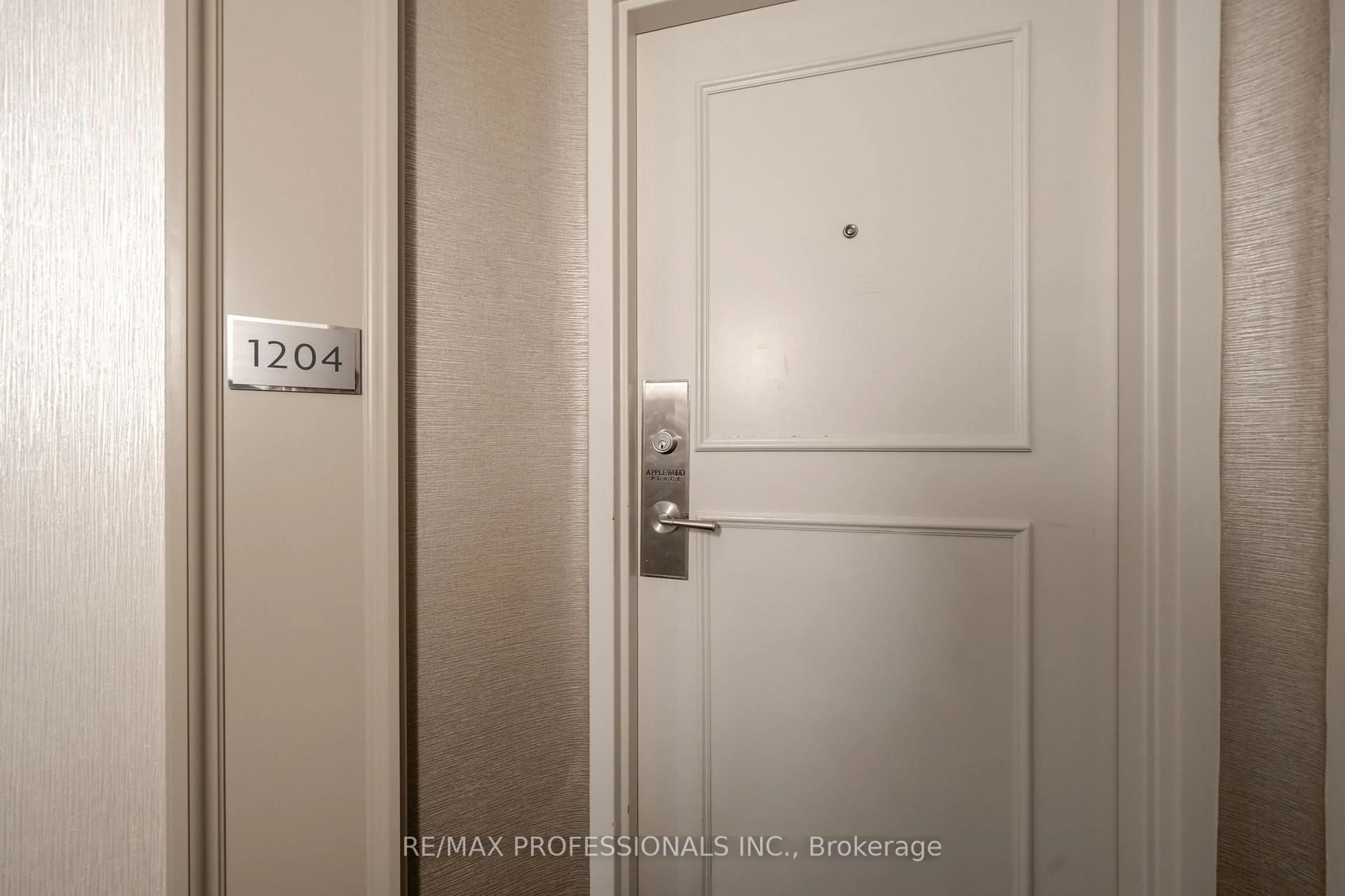 Indoor entryway for 1333 Bloor St #1204, Mississauga Ontario L4Y 3T6