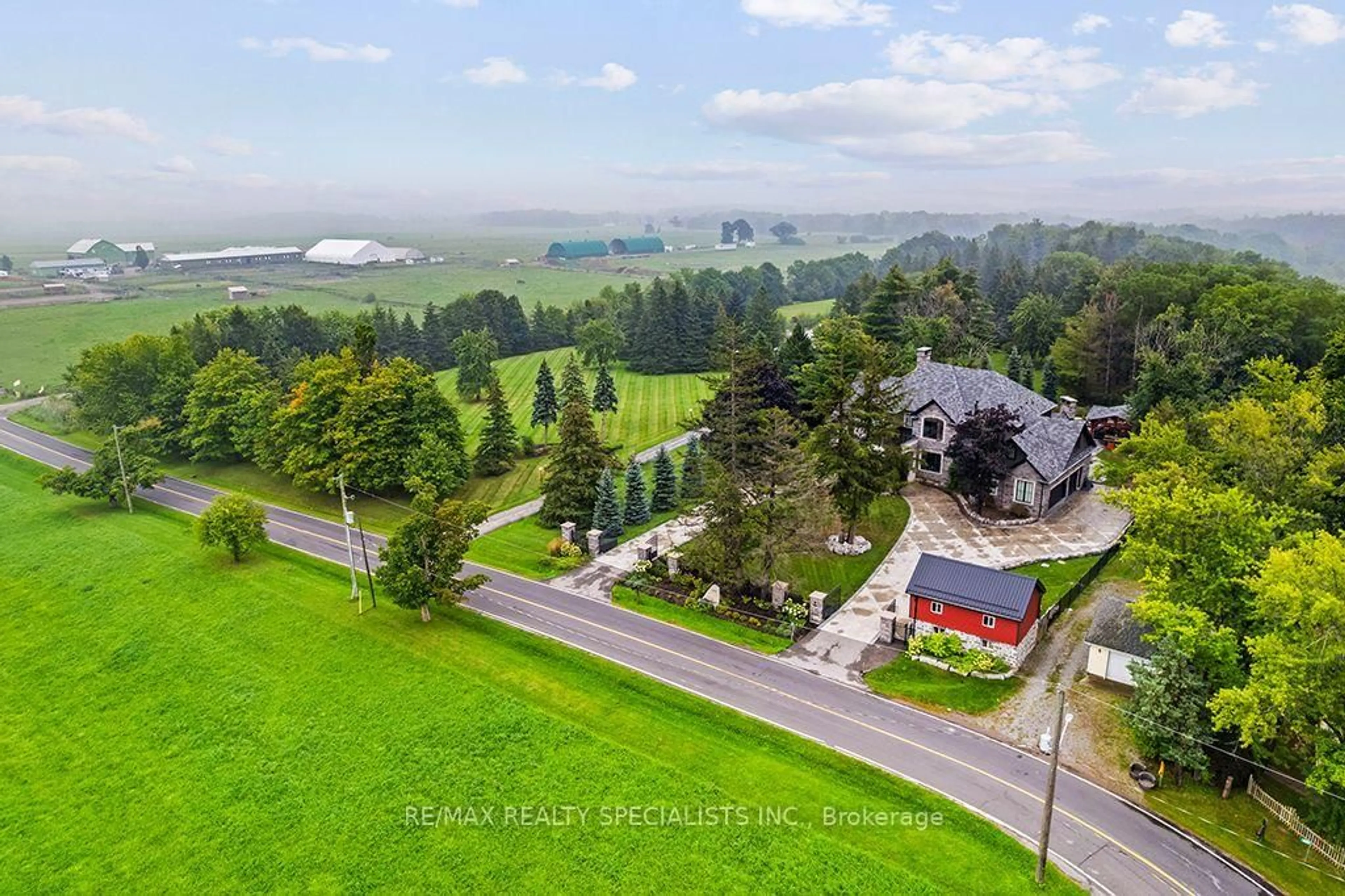 A pic from outside/outdoor area/front of a property/back of a property/a pic from drone, mountain view for 5026 No 2 Sdrd, Burlington Ontario L7M 0T4
