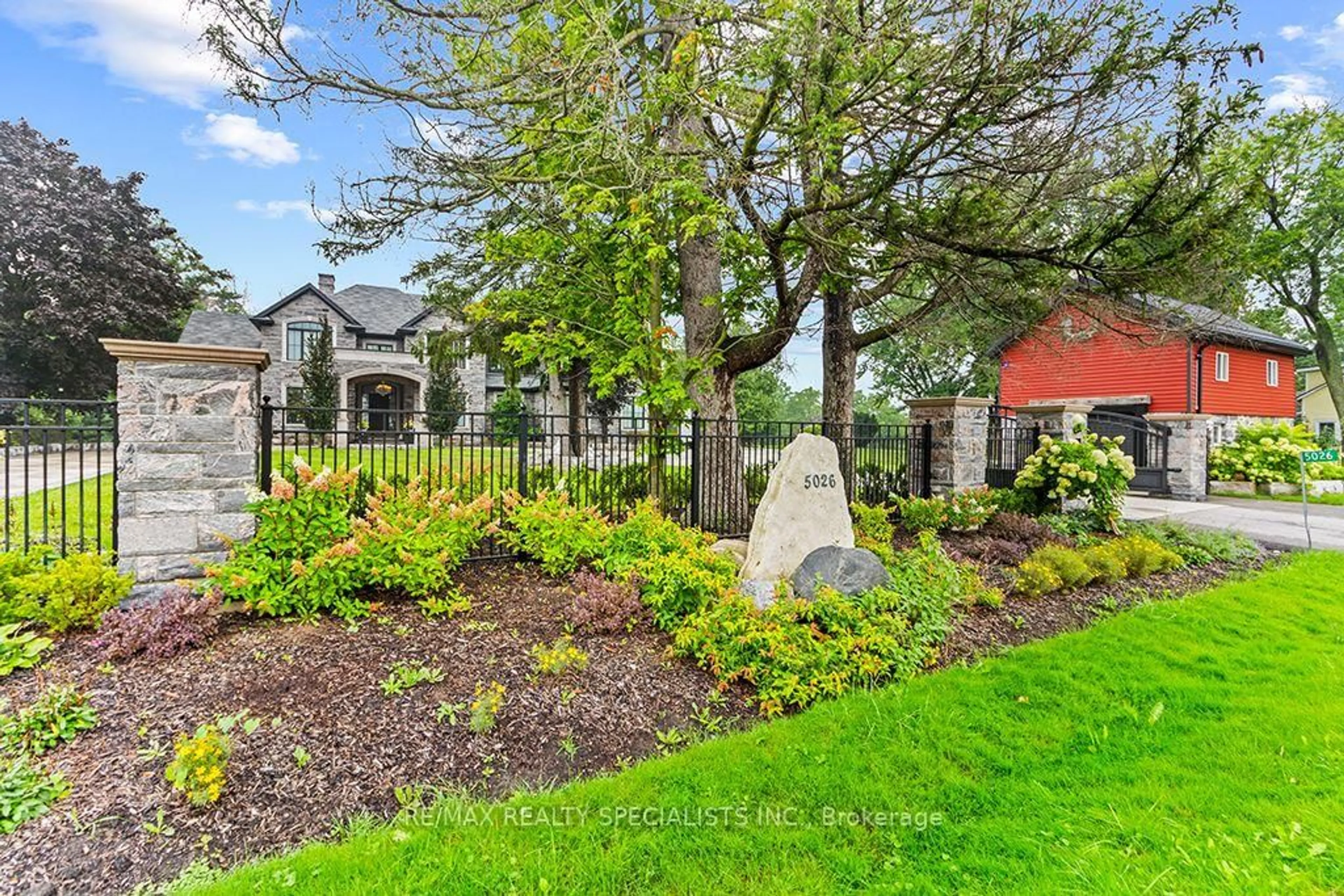 Patio, street for 5026 No 2 Sdrd, Burlington Ontario L7M 0T4