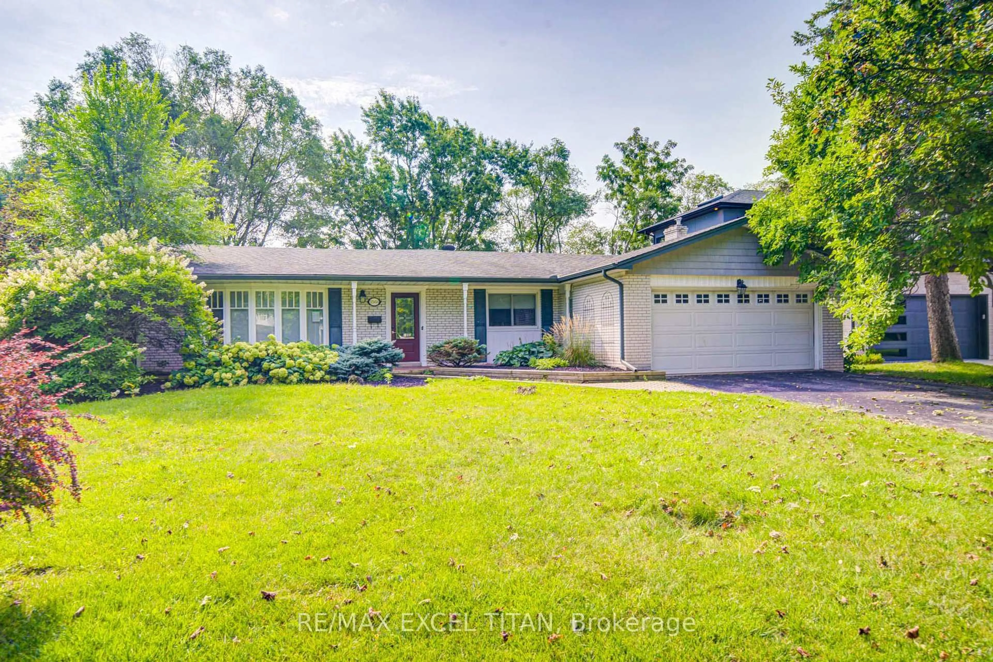 Home with vinyl exterior material, street for 1566 Venetia Dr, Oakville Ontario L6L 1K7