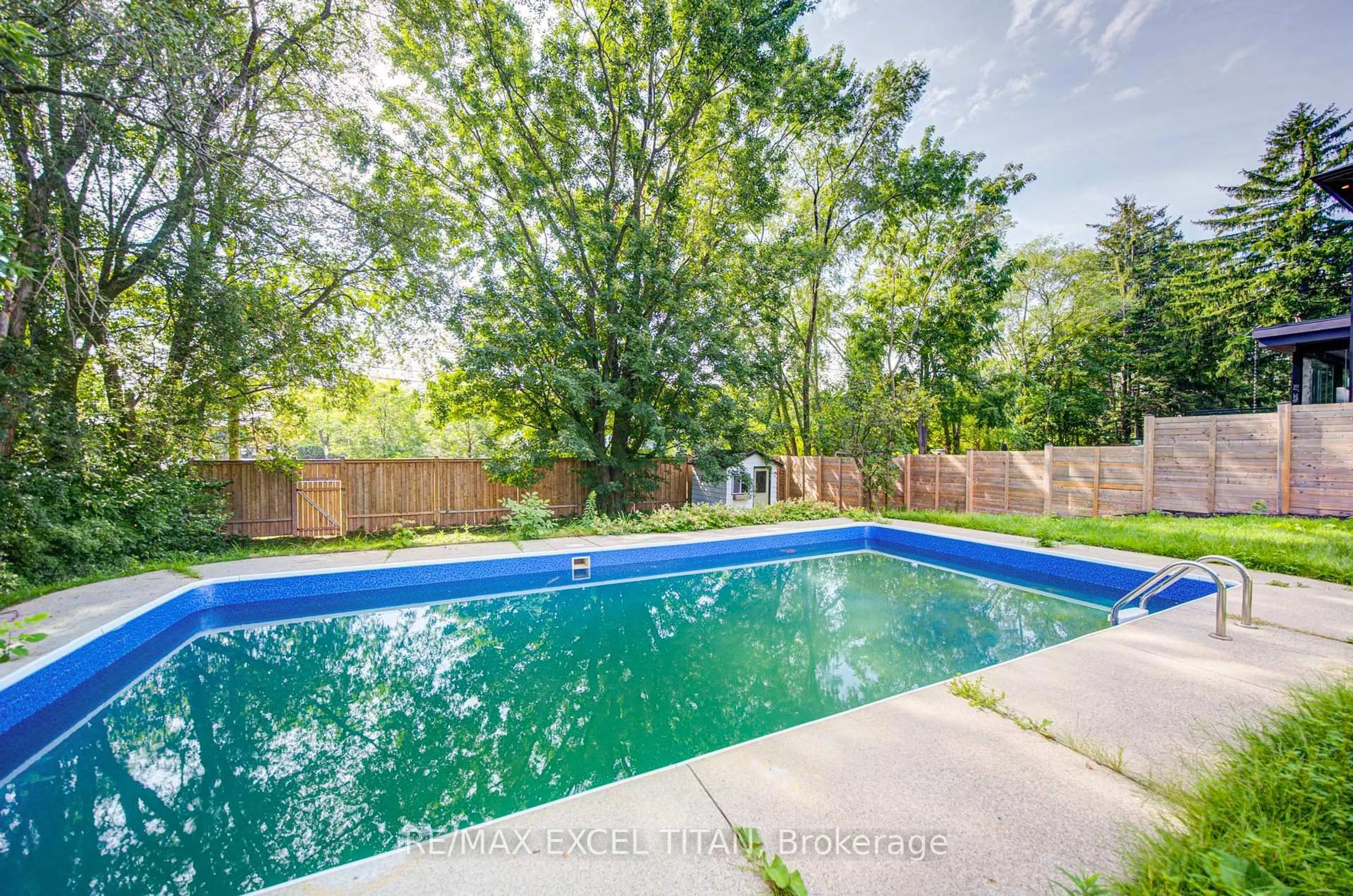 Pool for 1566 Venetia Dr, Oakville Ontario L6L 1K7
