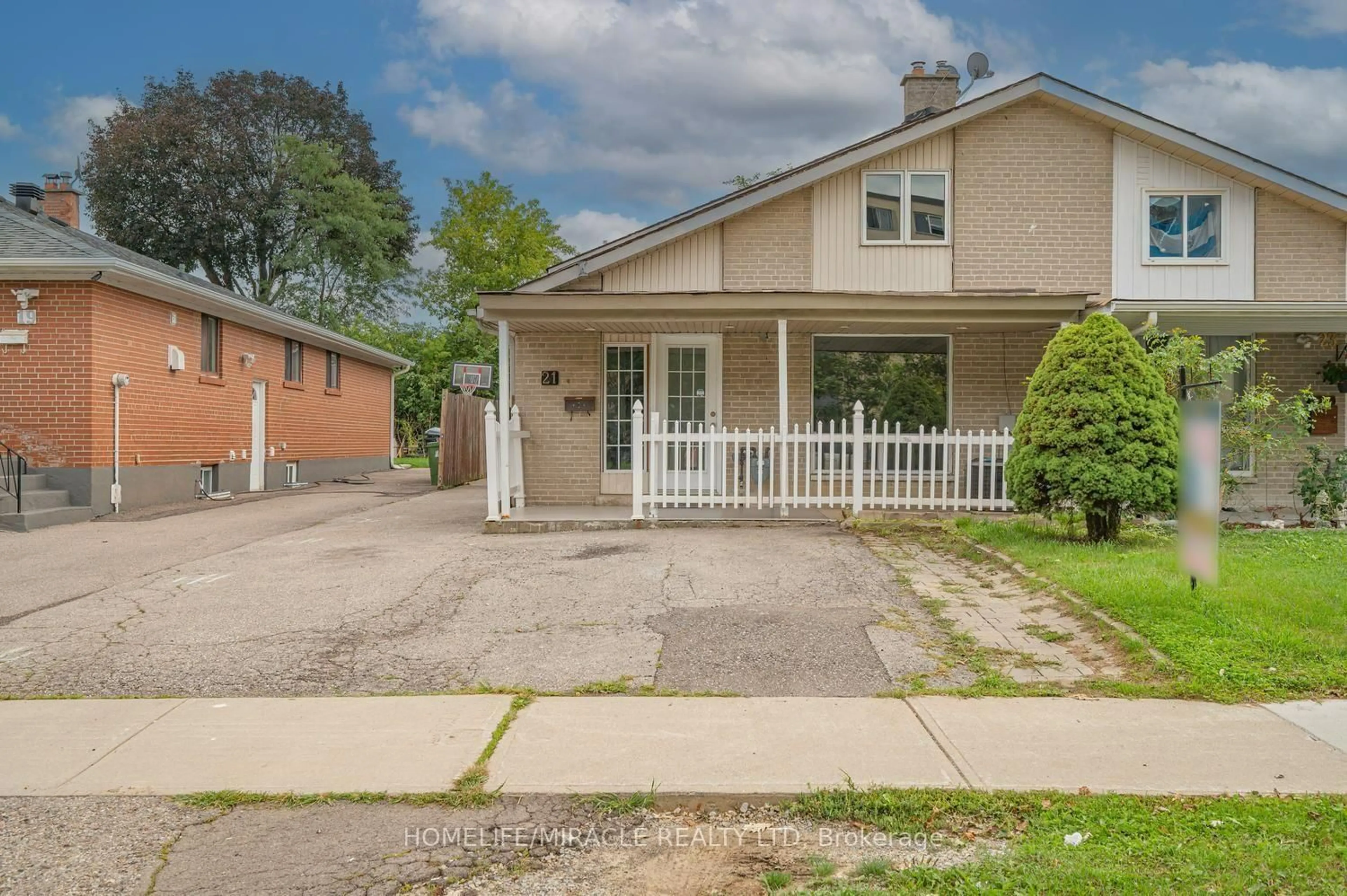 Patio, street for 21 Sanagan Rd, Toronto Ontario M9V 1R7