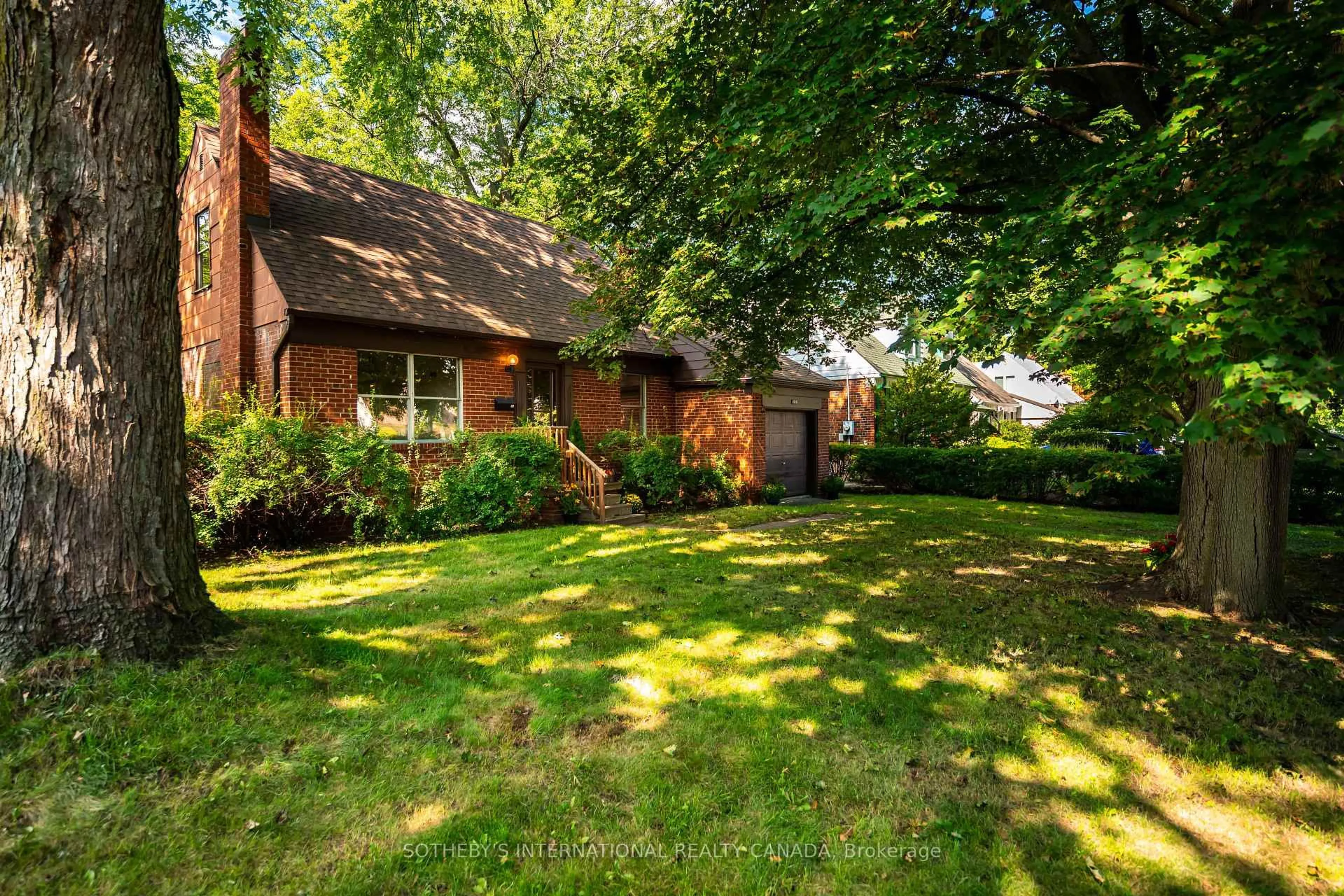 Home with brick exterior material, street for 2050 Russett Rd, Mississauga Ontario L4Y 1B9