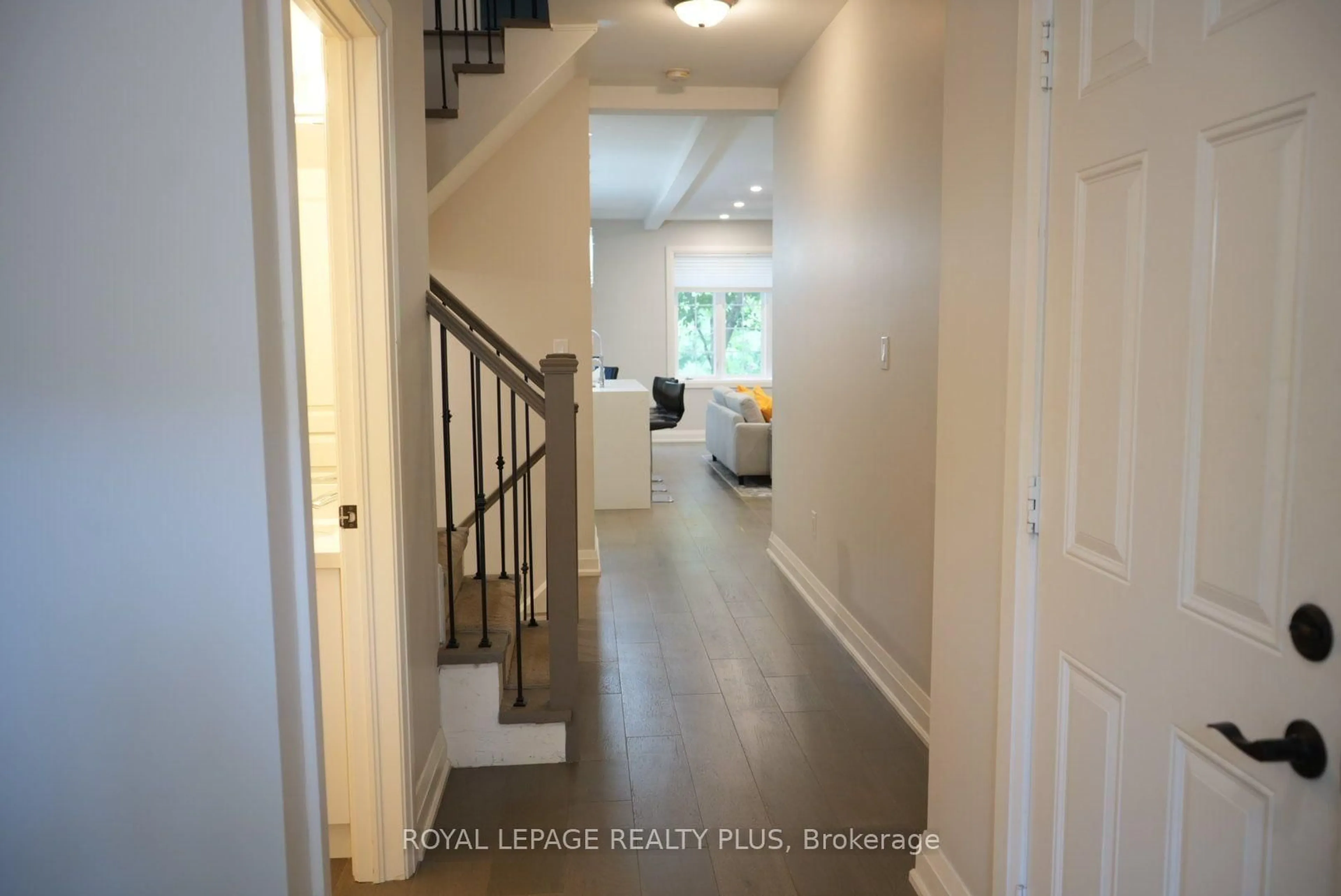 Indoor entryway for 2410 Woodward Ave #10, Burlington Ontario L7R 1T9
