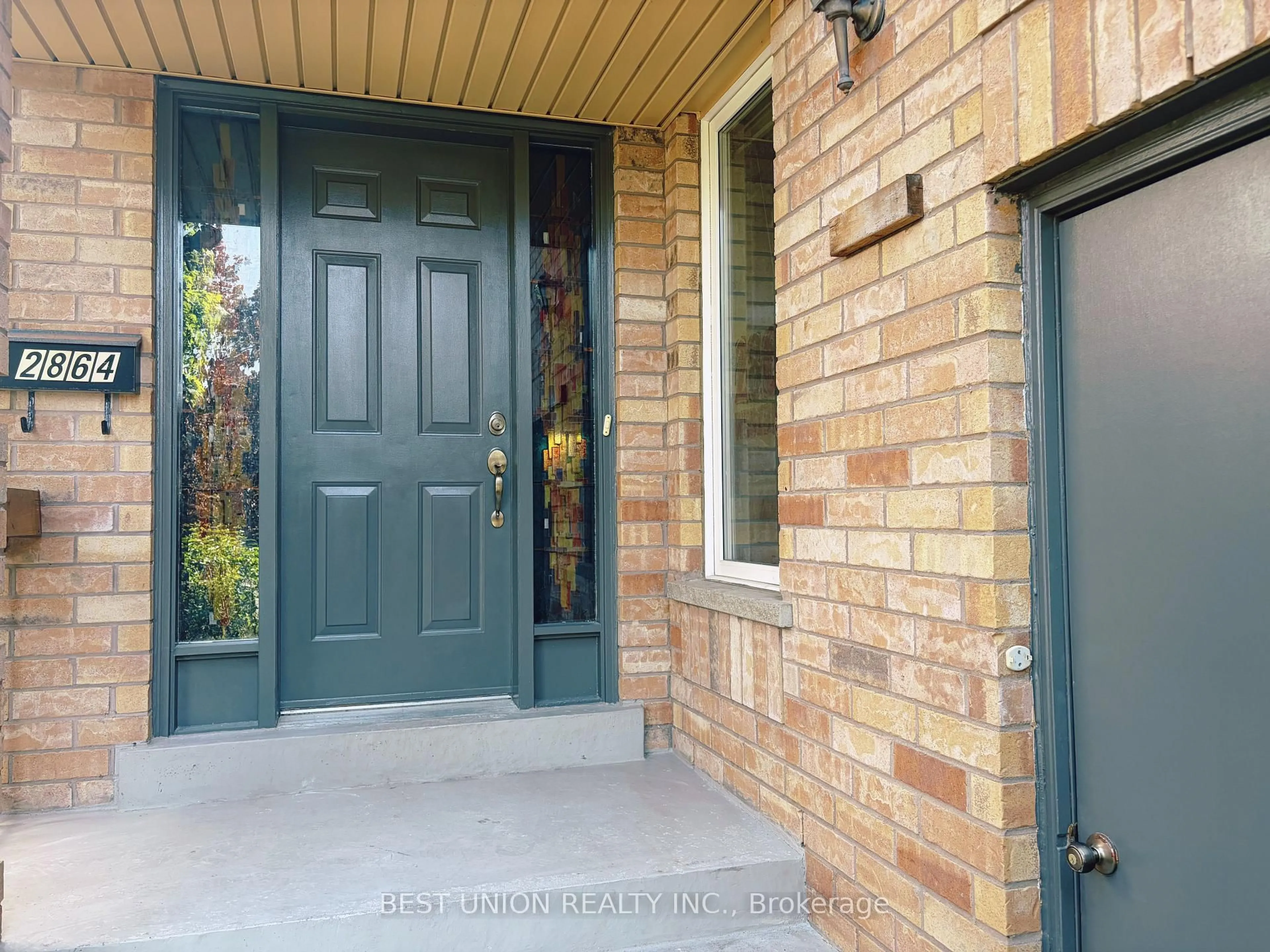 Unknown for 2864 Westbury Crt, Mississauga Ontario L5M 6B3