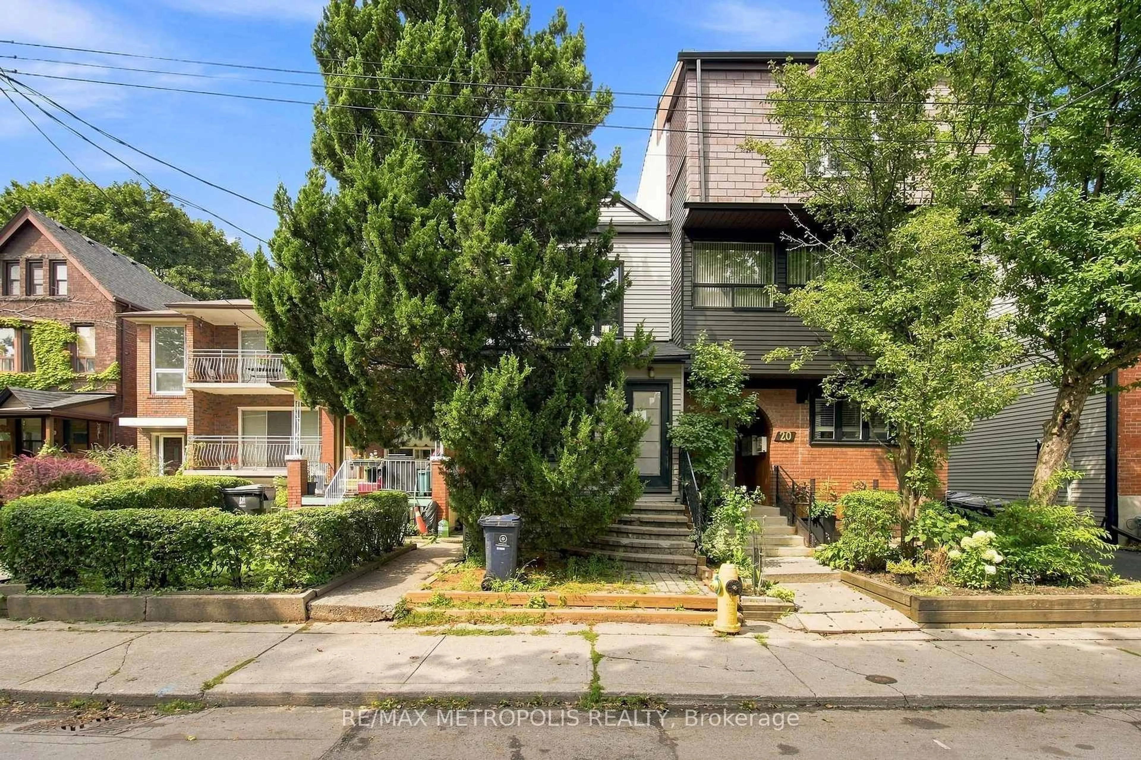 Unknown for 24 Marion St, Toronto Ontario M6R 1E5