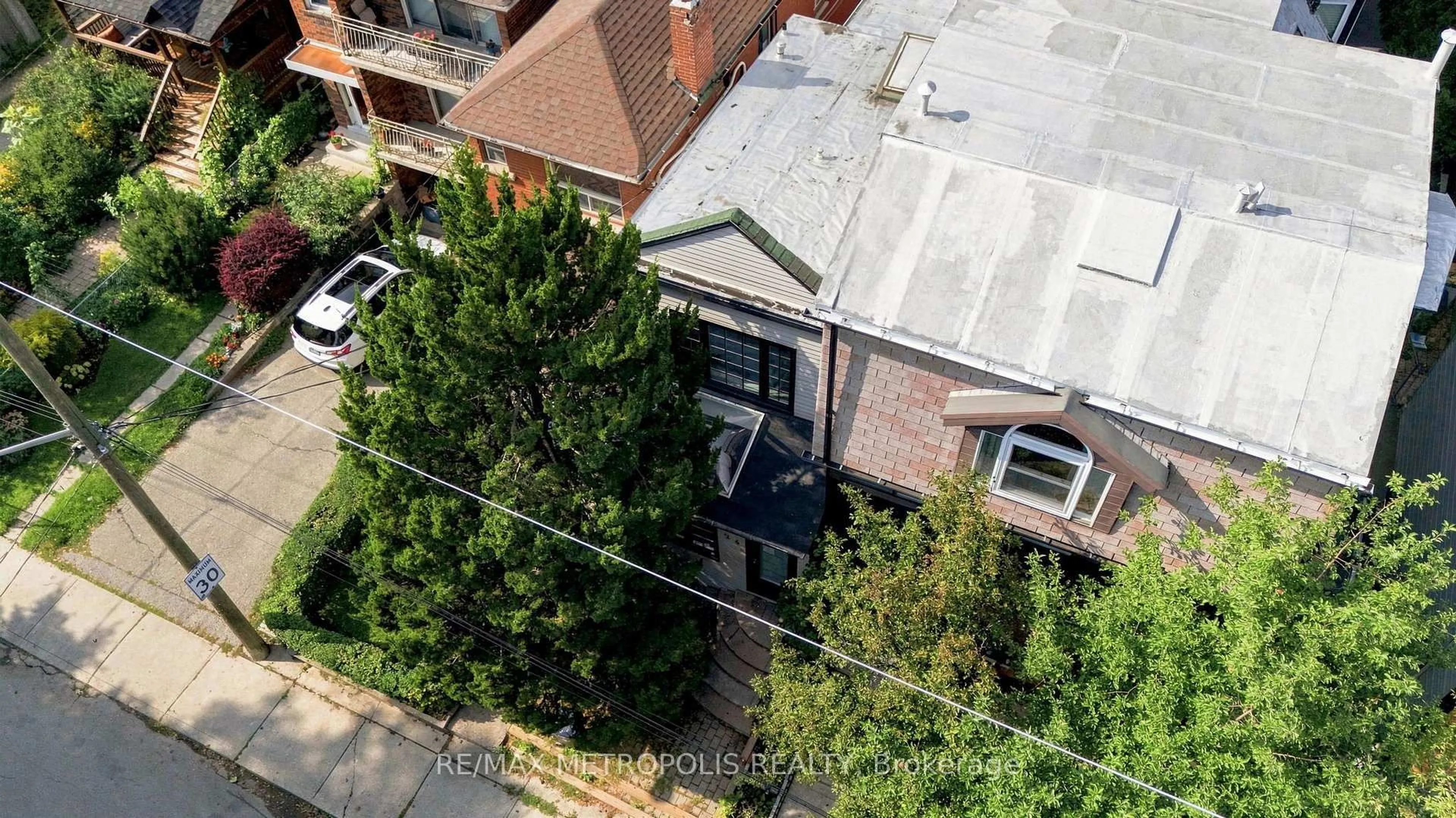 A pic from outside/outdoor area/front of a property/back of a property/a pic from drone, city buildings view from balcony for 24 Marion St, Toronto Ontario M6R 1E5
