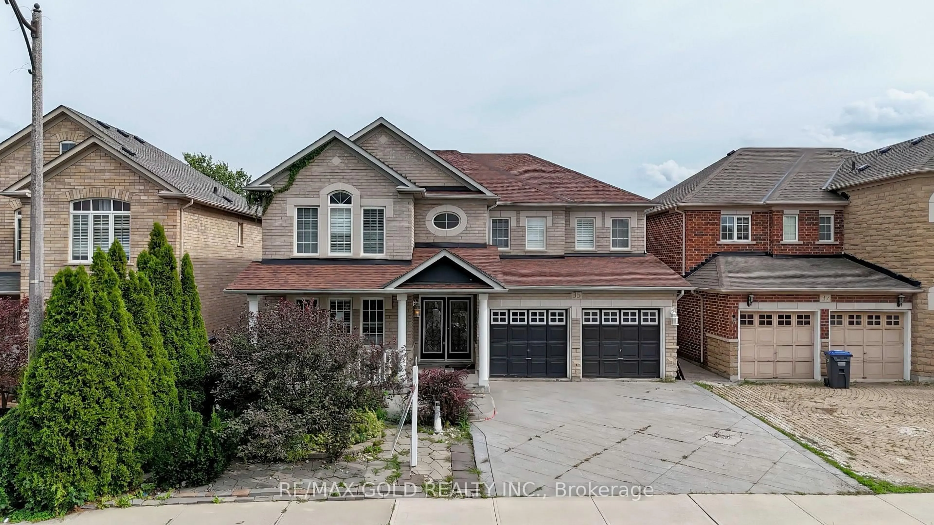 Home with brick exterior material, street for 35 Duffield Rd, Brampton Ontario L7A 2P5