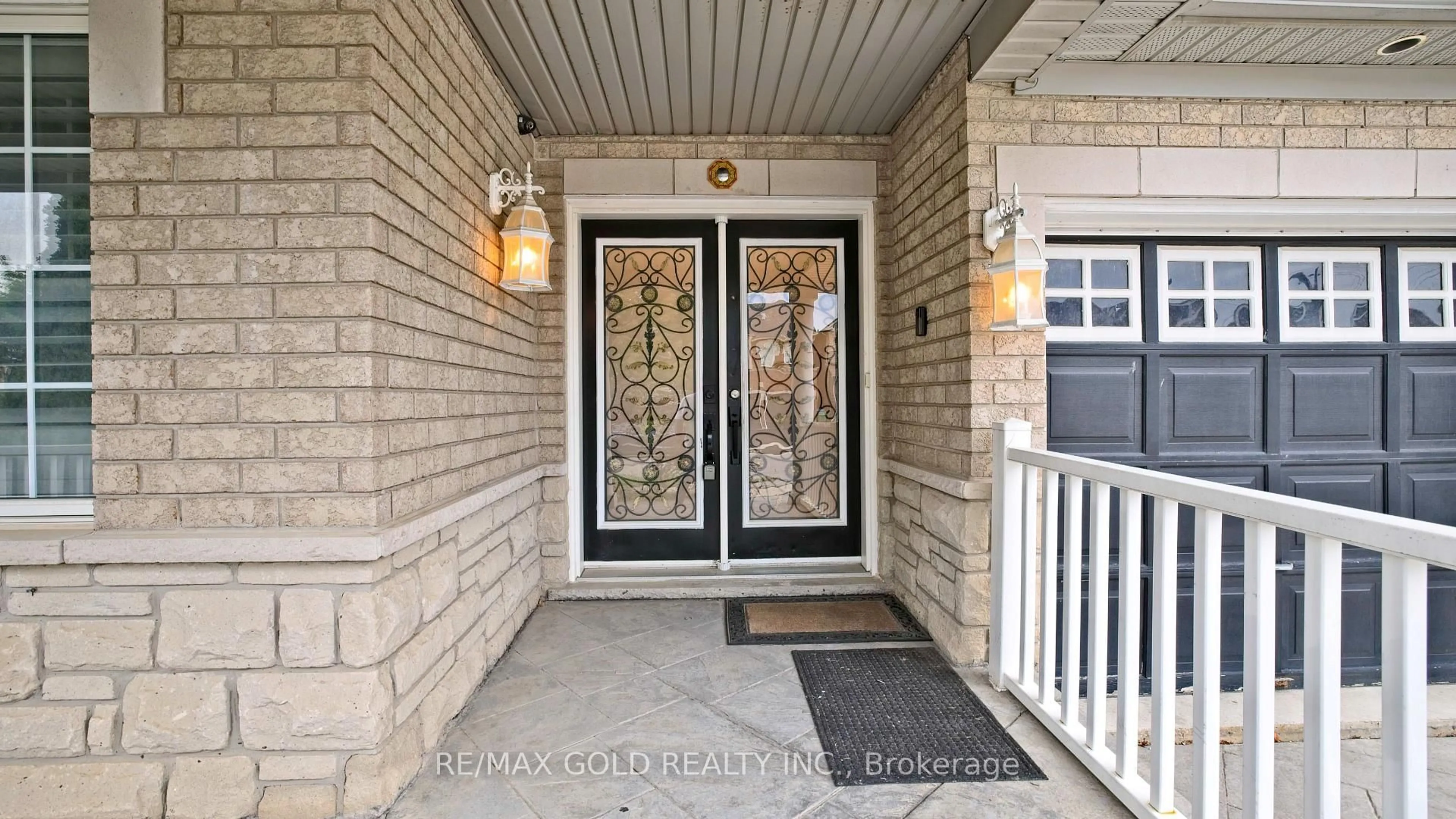 Indoor entryway for 35 Duffield Rd, Brampton Ontario L7A 2P5