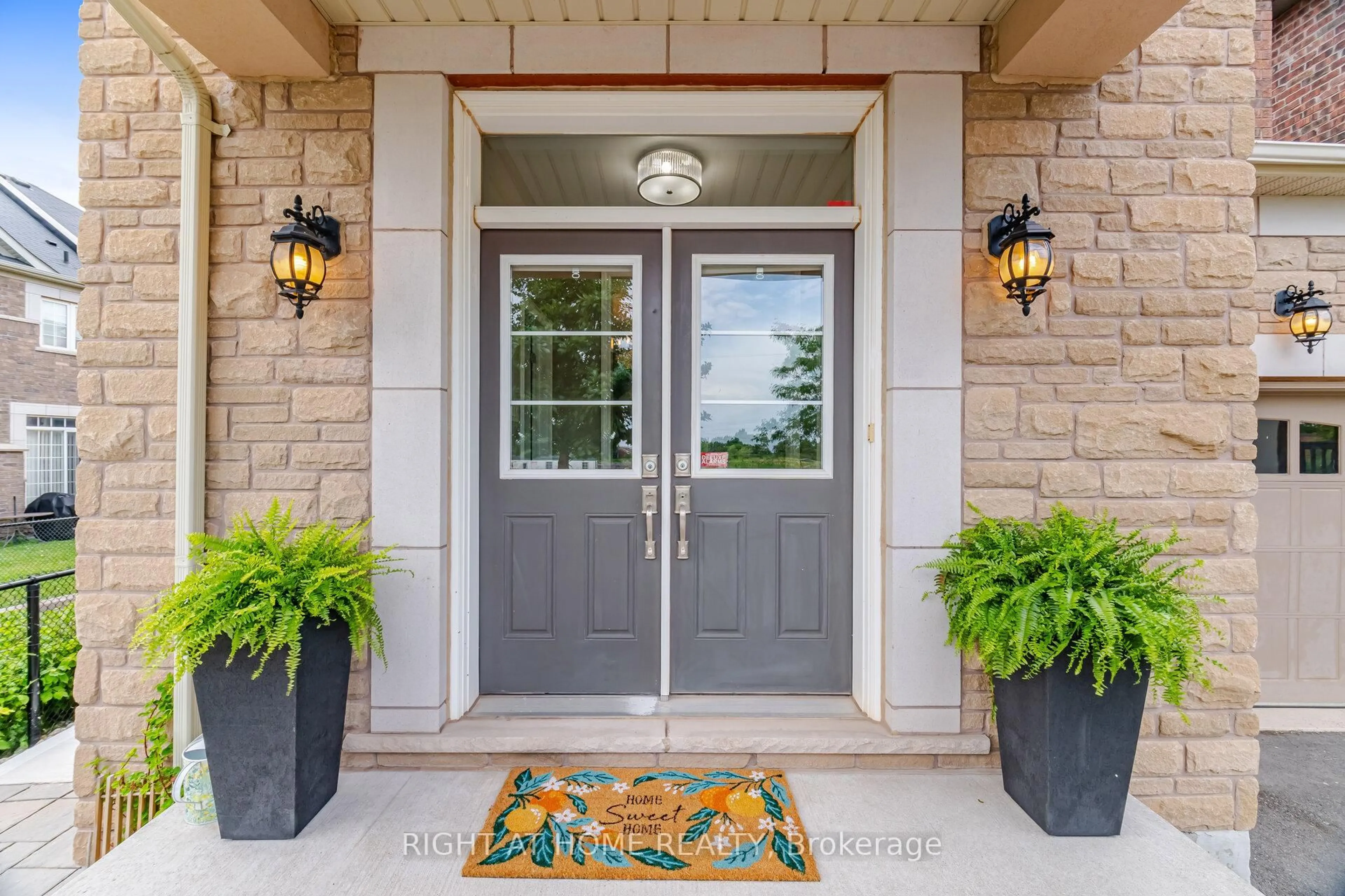 Indoor entryway for 183 Kaitting Tr, Oakville Ontario L6M 0T6