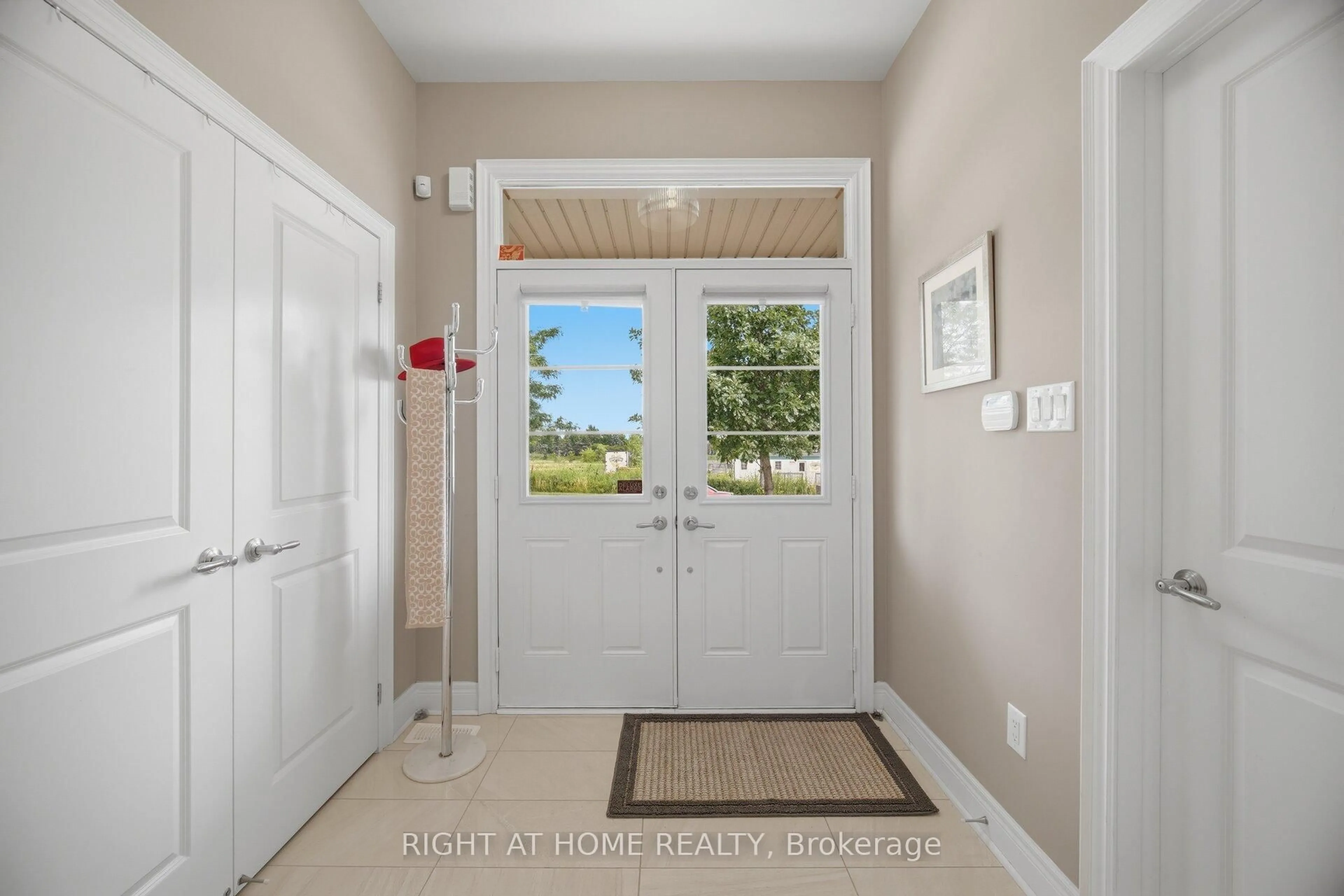 Indoor entryway for 183 Kaitting Tr, Oakville Ontario L6M 0T6