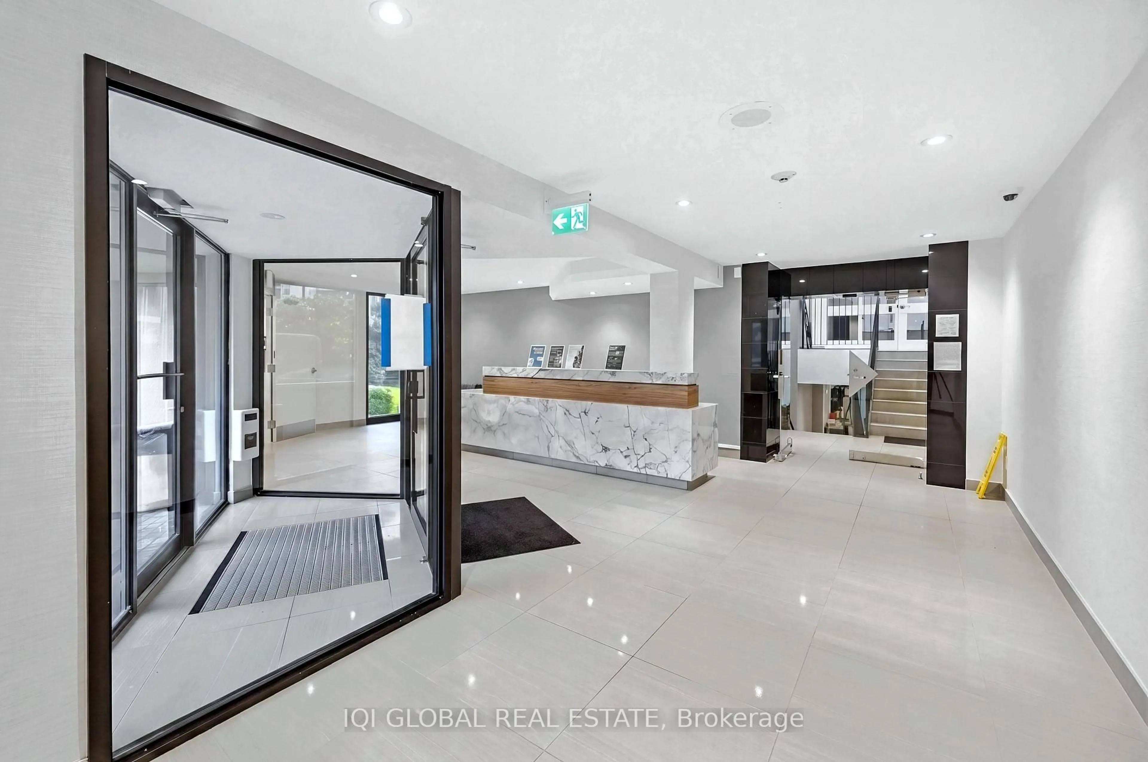 Indoor foyer for 284 Mill Rd #C2, Toronto Ontario M9C 4W6