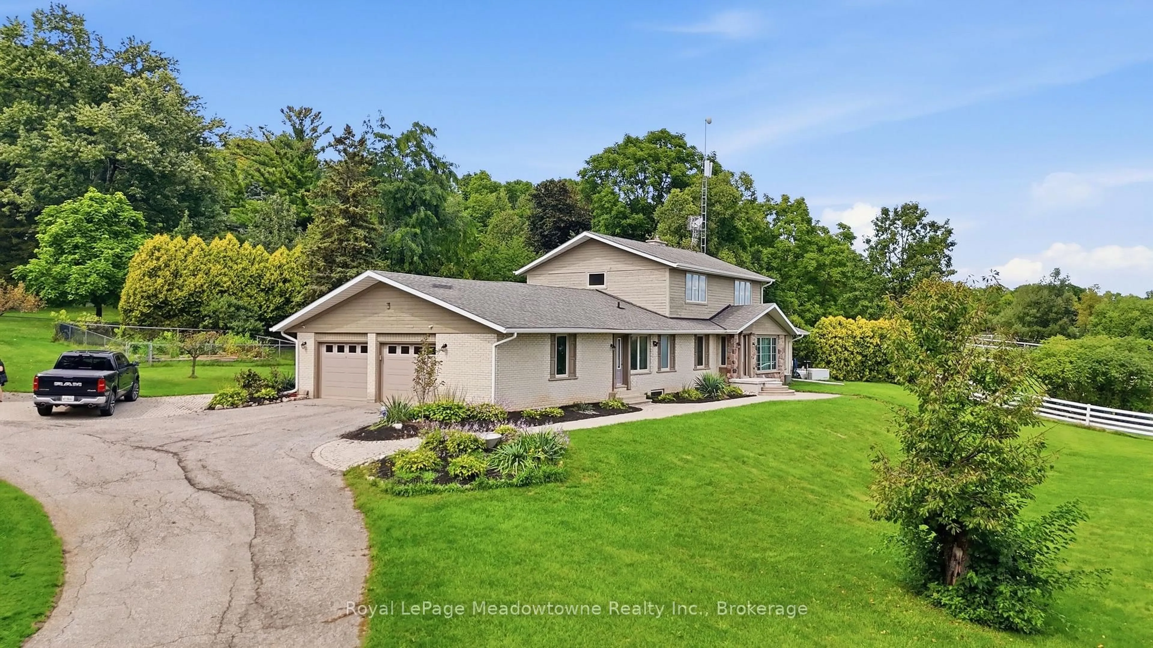 A pic from outside/outdoor area/front of a property/back of a property/a pic from drone, unknown for 7053 Appleby Line, Milton Ontario L9T 2Y1