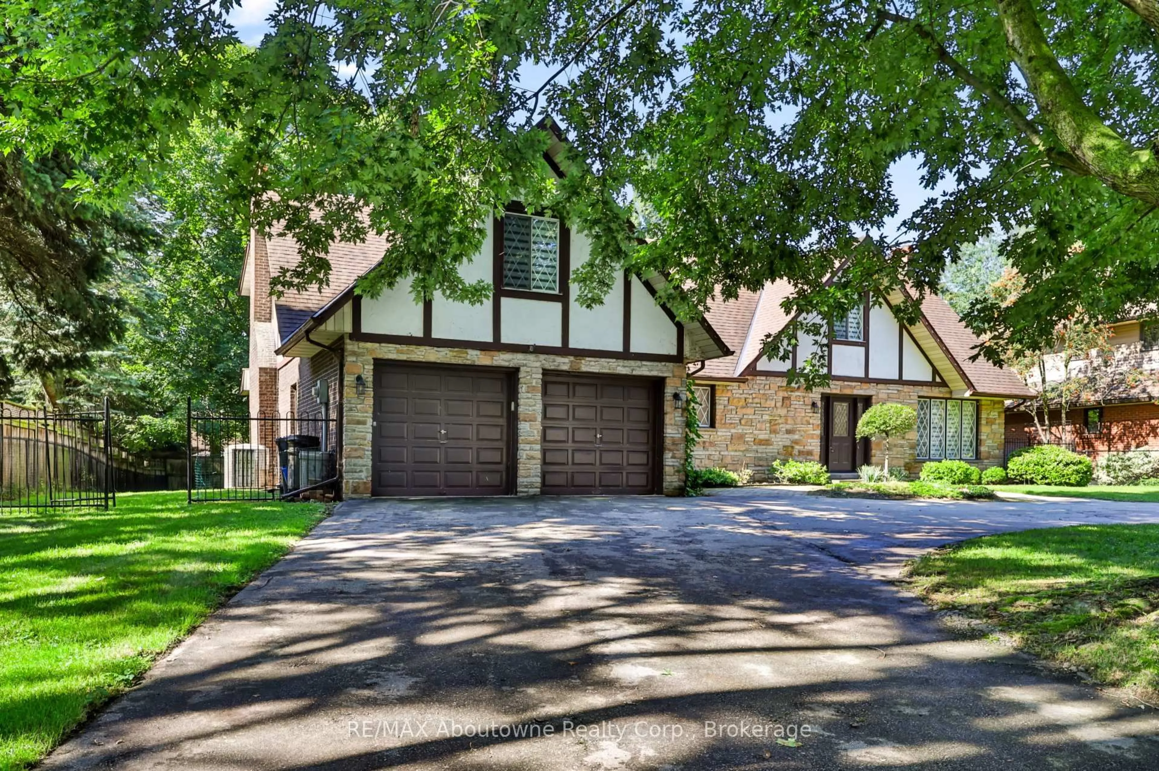 Home with brick exterior material, street for 30 Birkbank Dr, Oakville Ontario L6J 4Y9