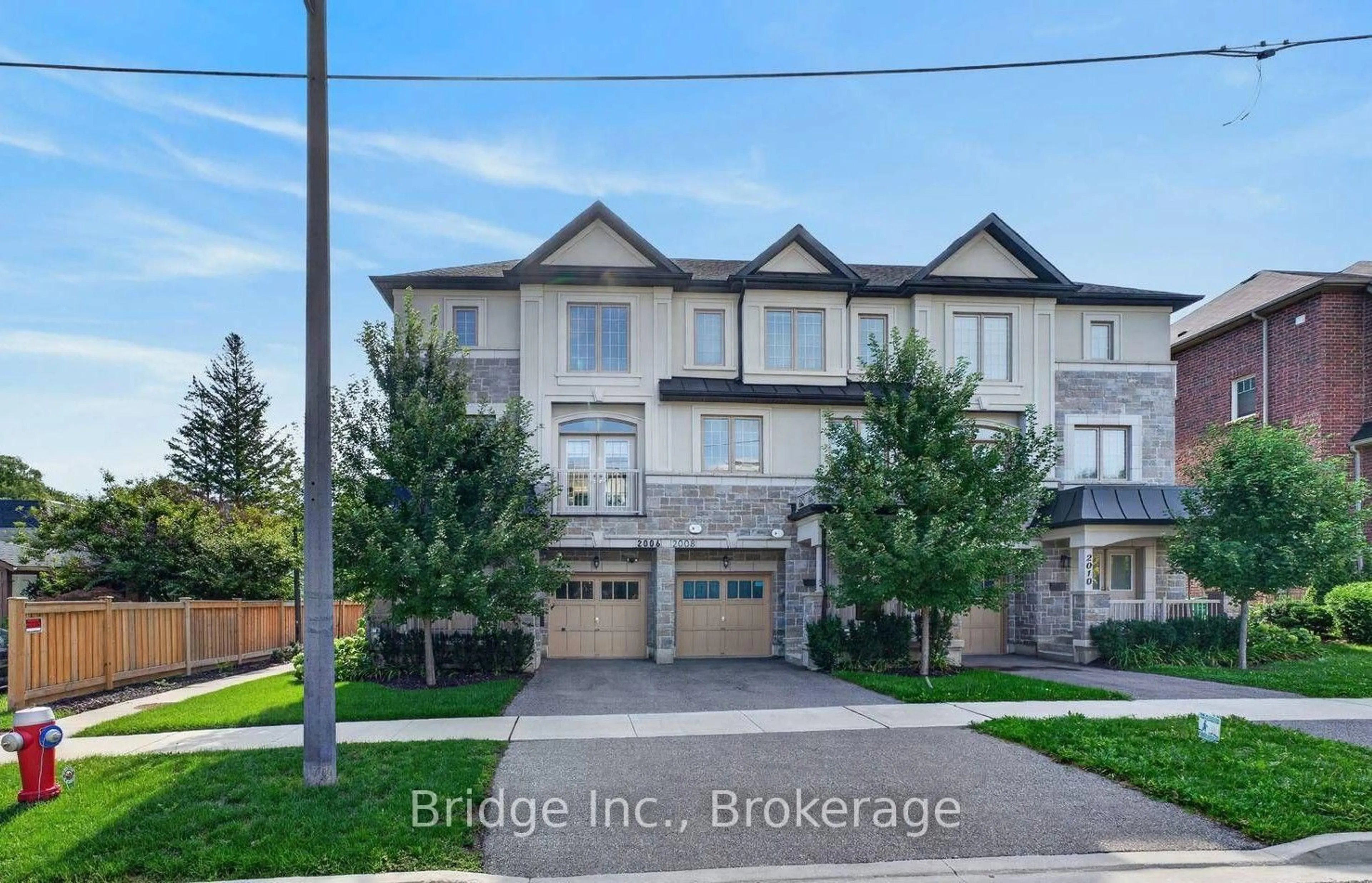 A pic from outside/outdoor area/front of a property/back of a property/a pic from drone, street for 2006 Lushes Ave, Mississauga Ontario L5J 1H2