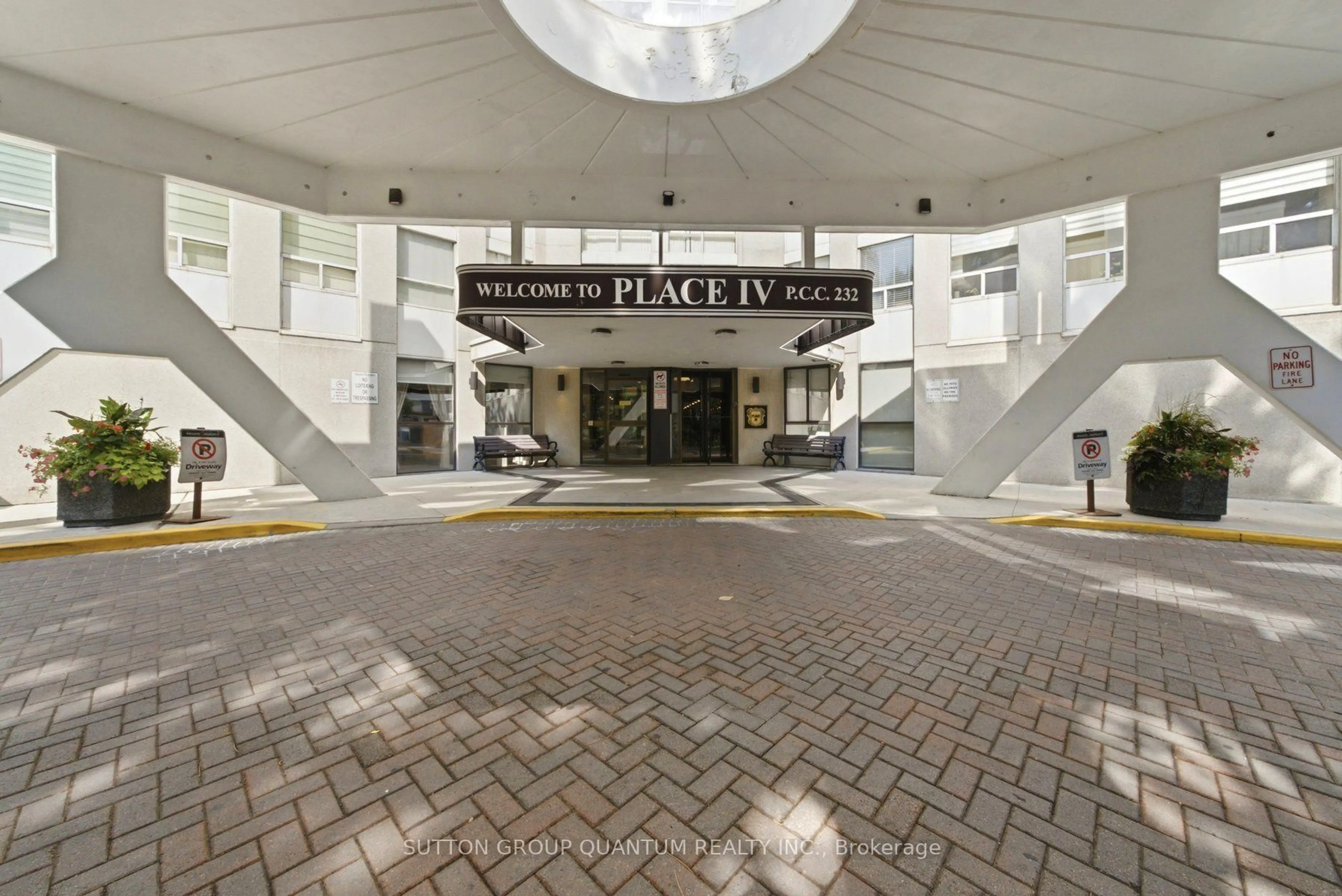 Lobby for 3650 Kaneff Cres #304, Mississauga Ontario L5A 4A1