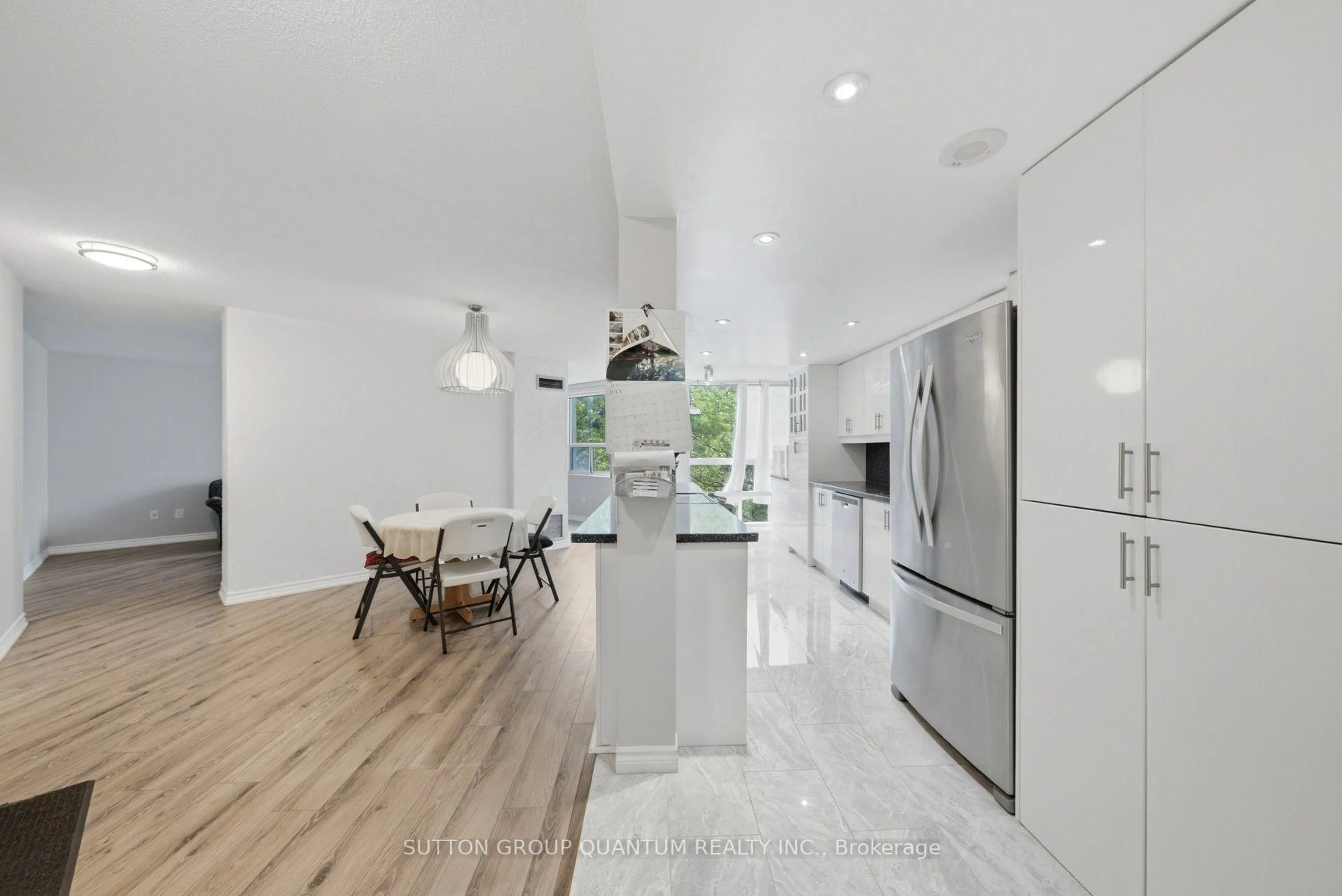 Open concept kitchen, unknown for 3650 Kaneff Cres #304, Mississauga Ontario L5A 4A1