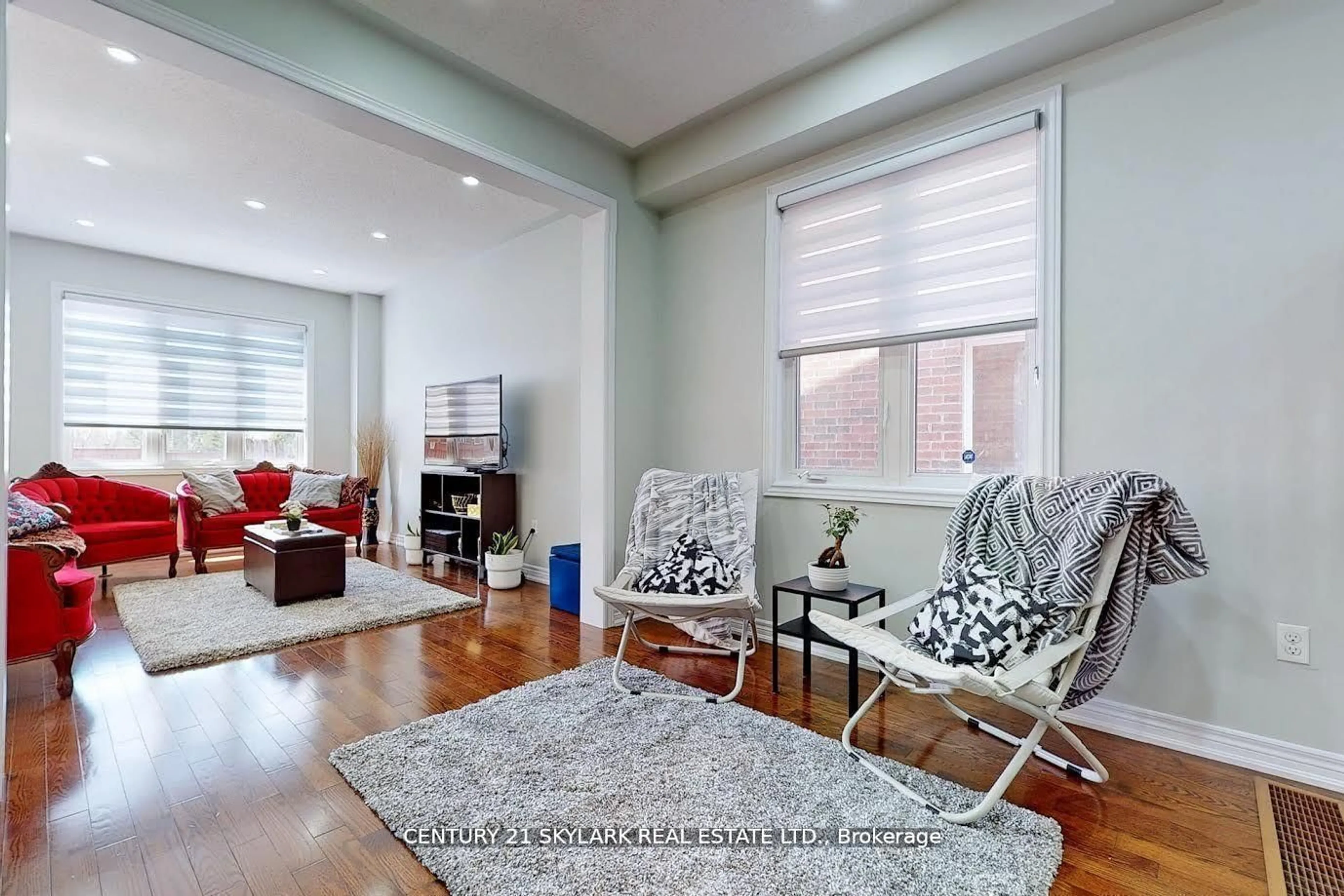 Living room with furniture, unknown for 14 Mission Ridge Tr, Brampton Ontario L6P 3A2