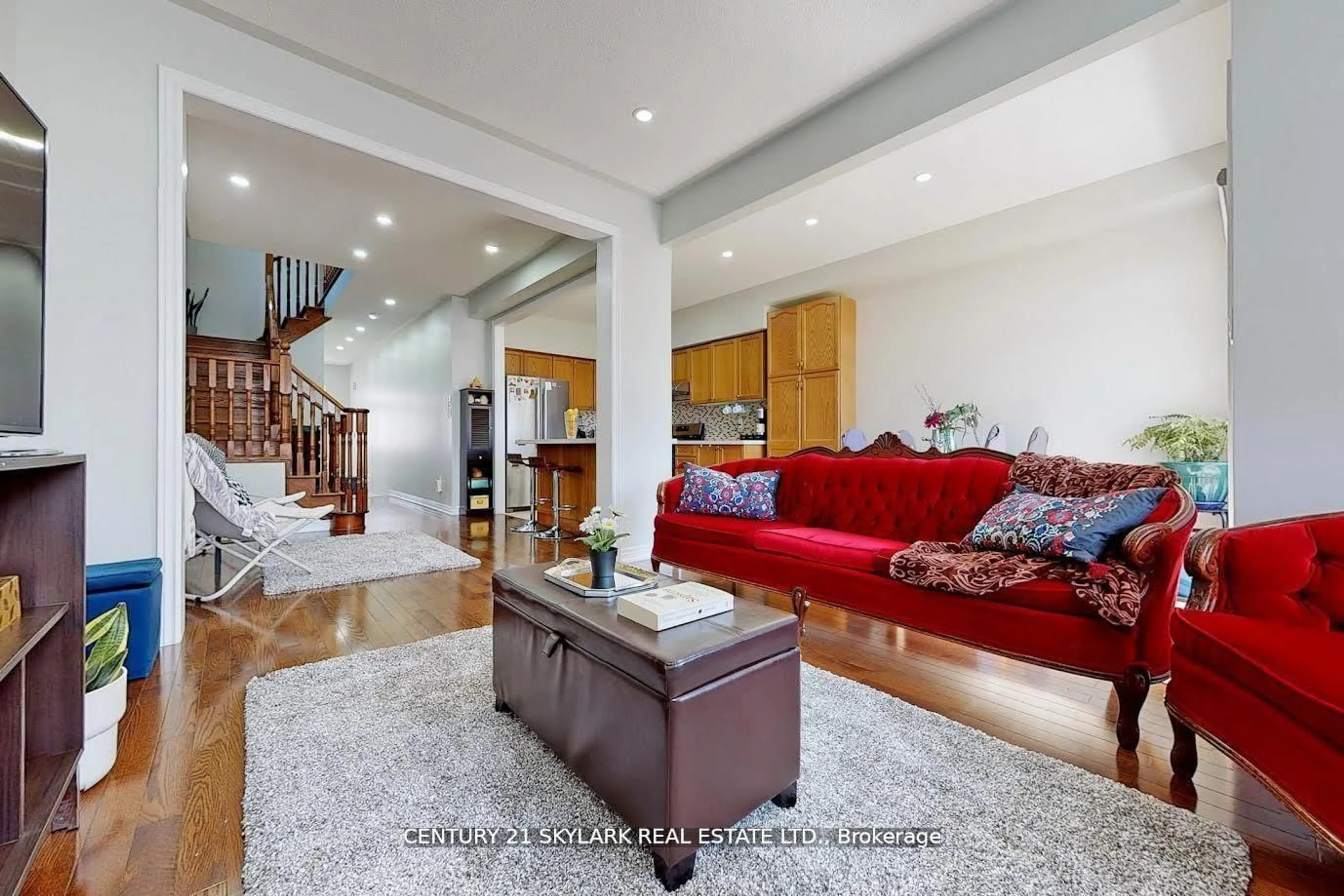 Living room with furniture, unknown for 14 Mission Ridge Tr, Brampton Ontario L6P 3A2