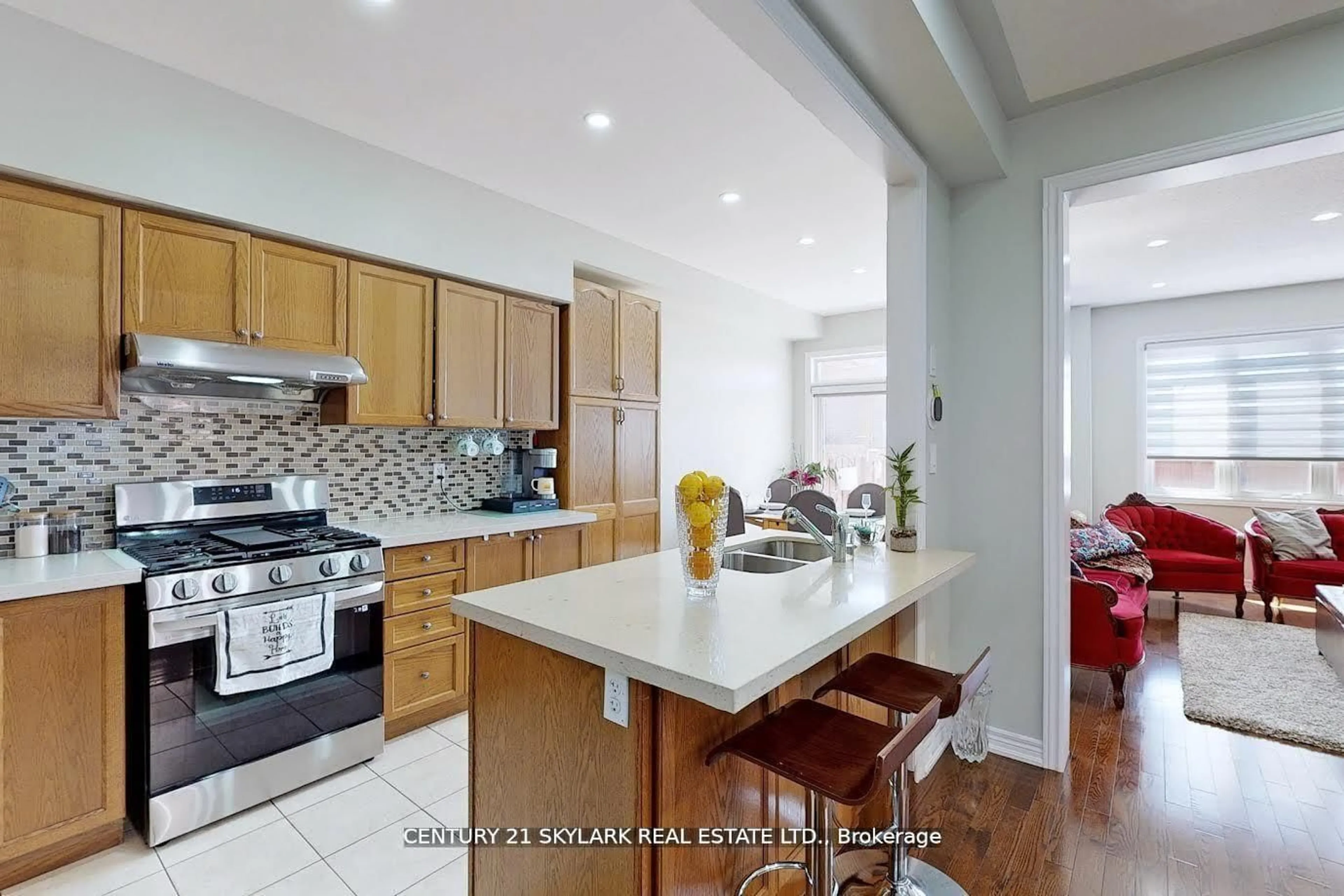 Open concept kitchen, ceramic/tile floor for 14 Mission Ridge Tr, Brampton Ontario L6P 3A2