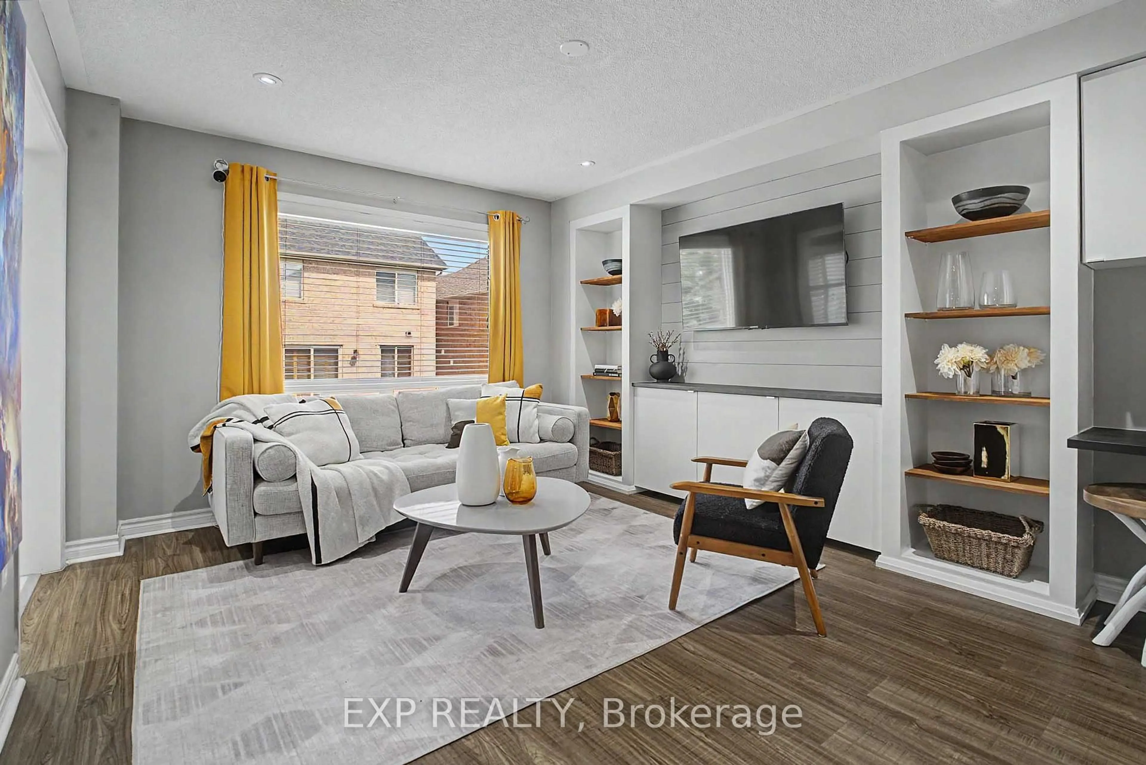 Living room with furniture, unknown for 5421 Rochelle Way, Mississauga Ontario L5M 7Y2
