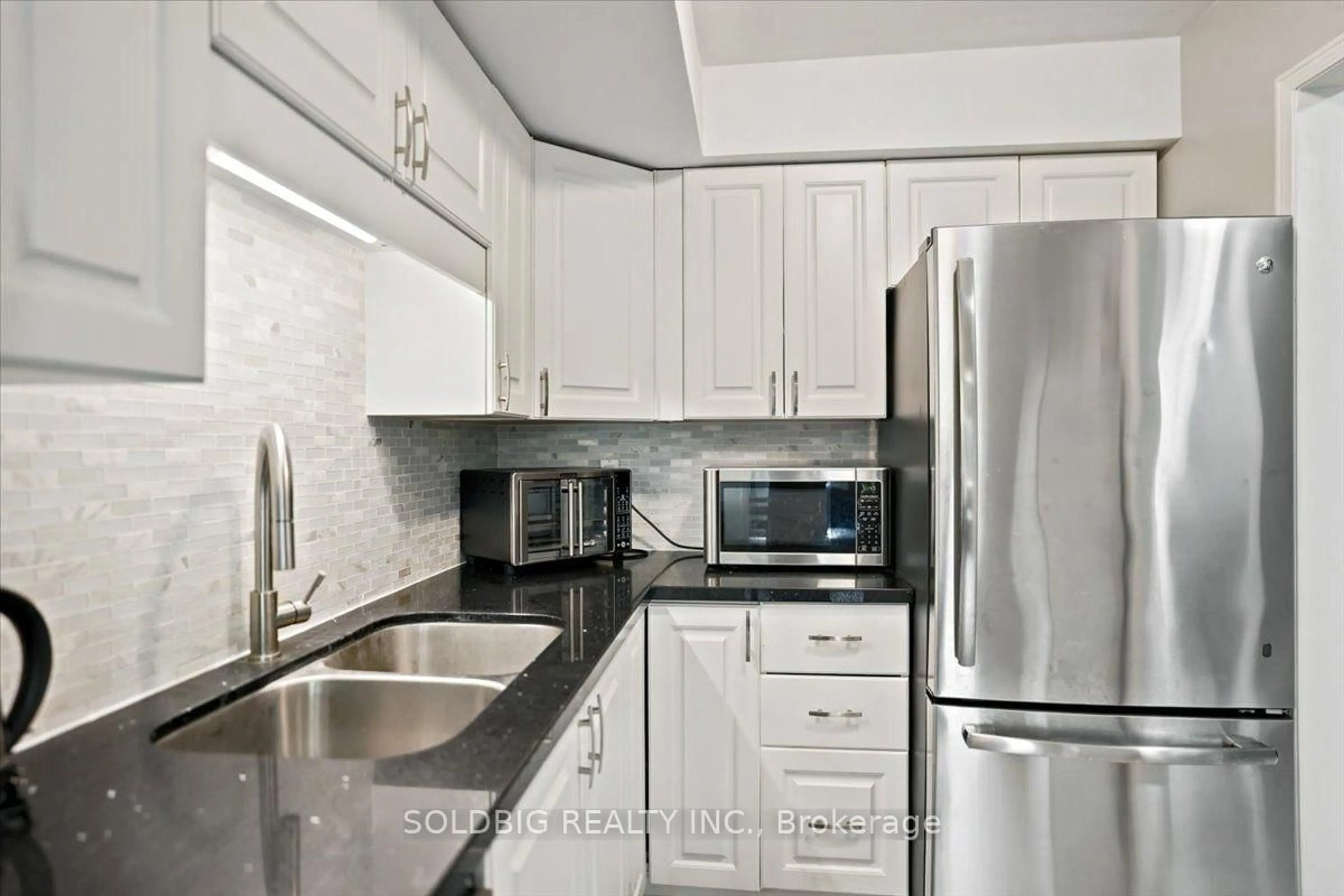 Standard kitchen, unknown for 78 Stewart MacLaren Rd #78, Halton Hills Ontario L7G 5L9