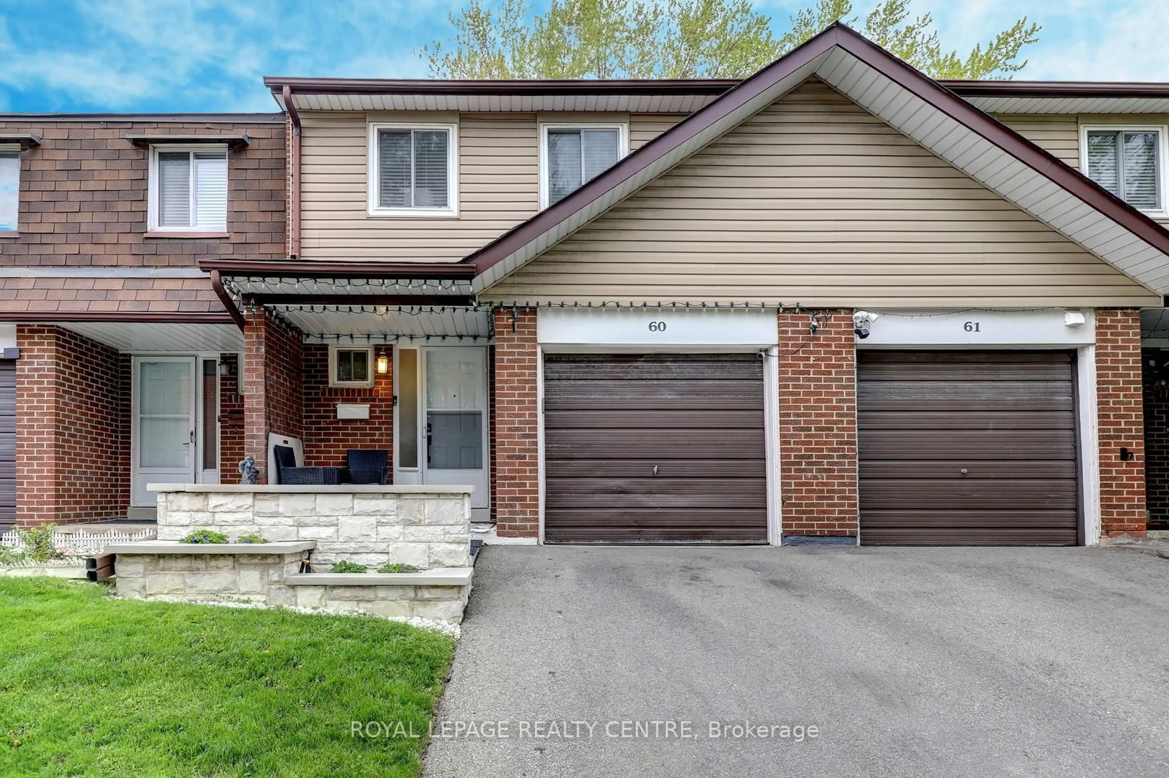 Home with brick exterior material, street for 3025 Cedarglen Gate #60, Mississauga Ontario L5C 2V7