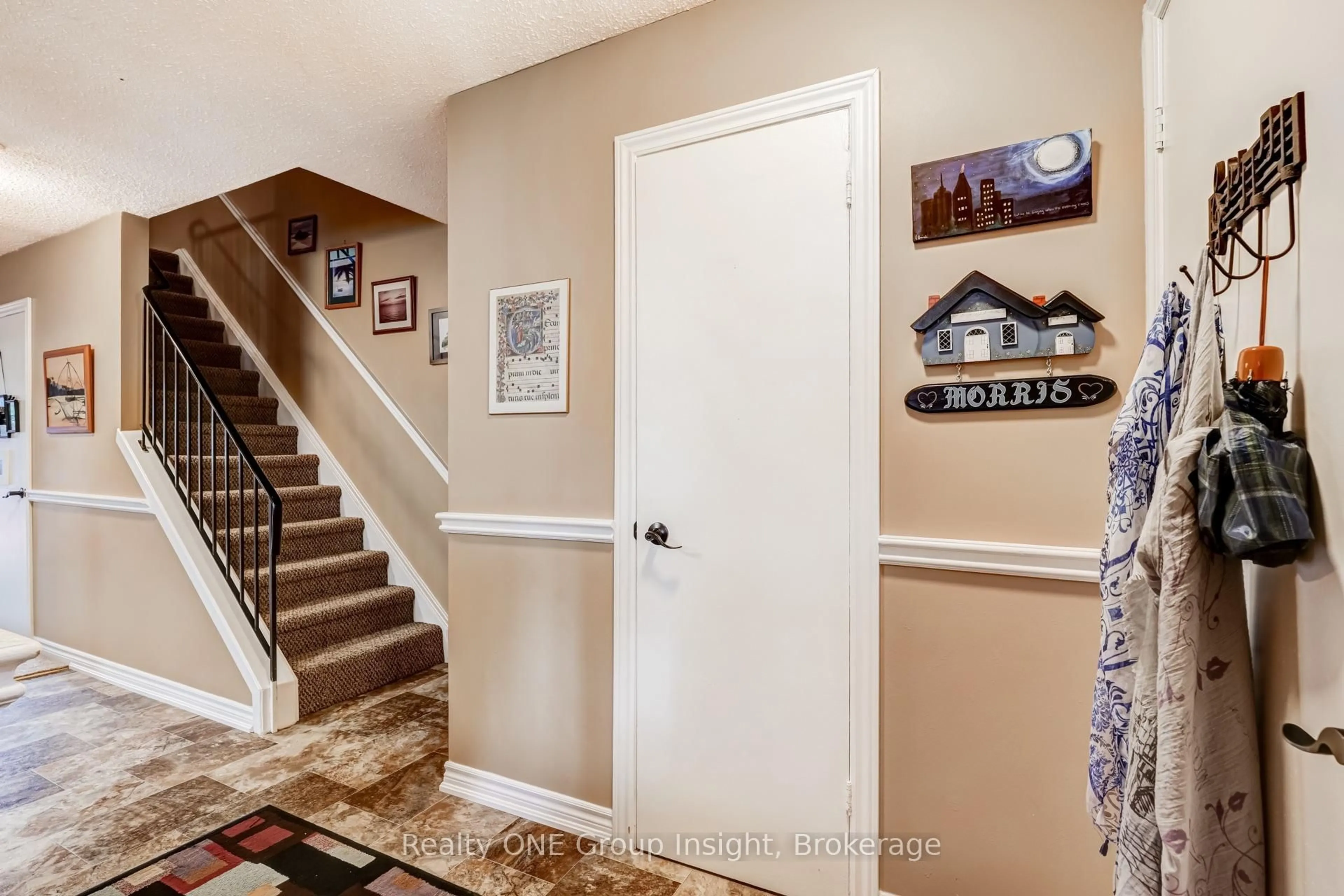Indoor entryway for 2713 Andorra Circ, Mississauga Ontario L5N 2H8