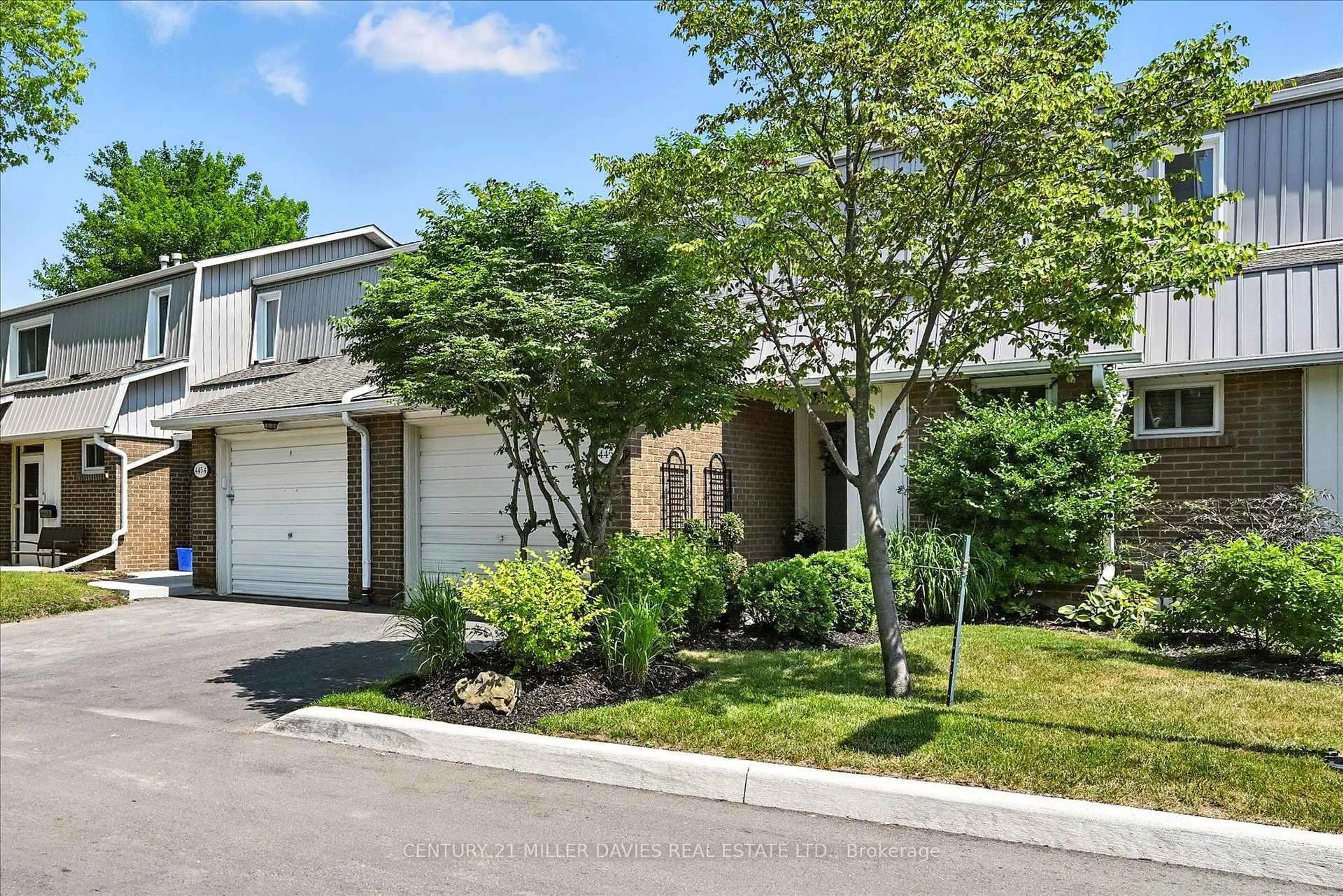 A pic from outside/outdoor area/front of a property/back of a property/a pic from drone, street for 445 Woodview Rd #3, Burlington Ontario L7N 2Z9