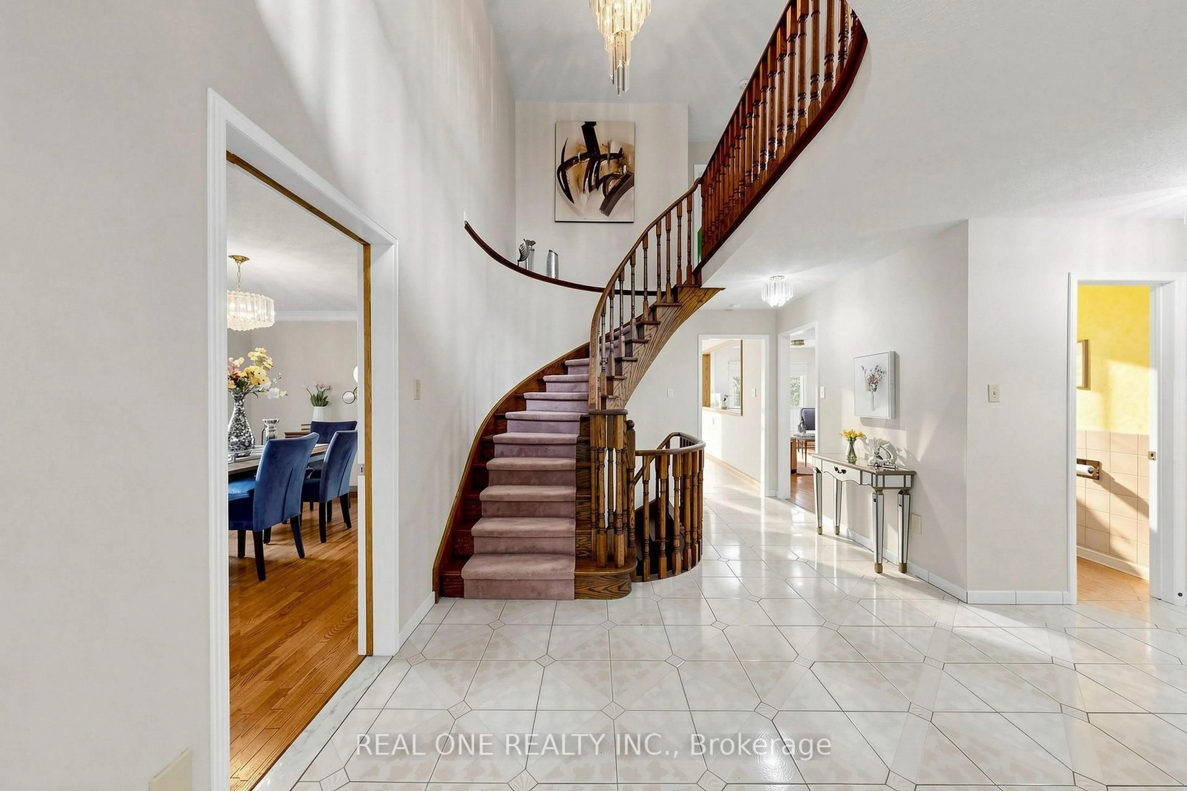 Indoor foyer for 1960 Pimlico Crt, Mississauga Ontario L5M 3S3