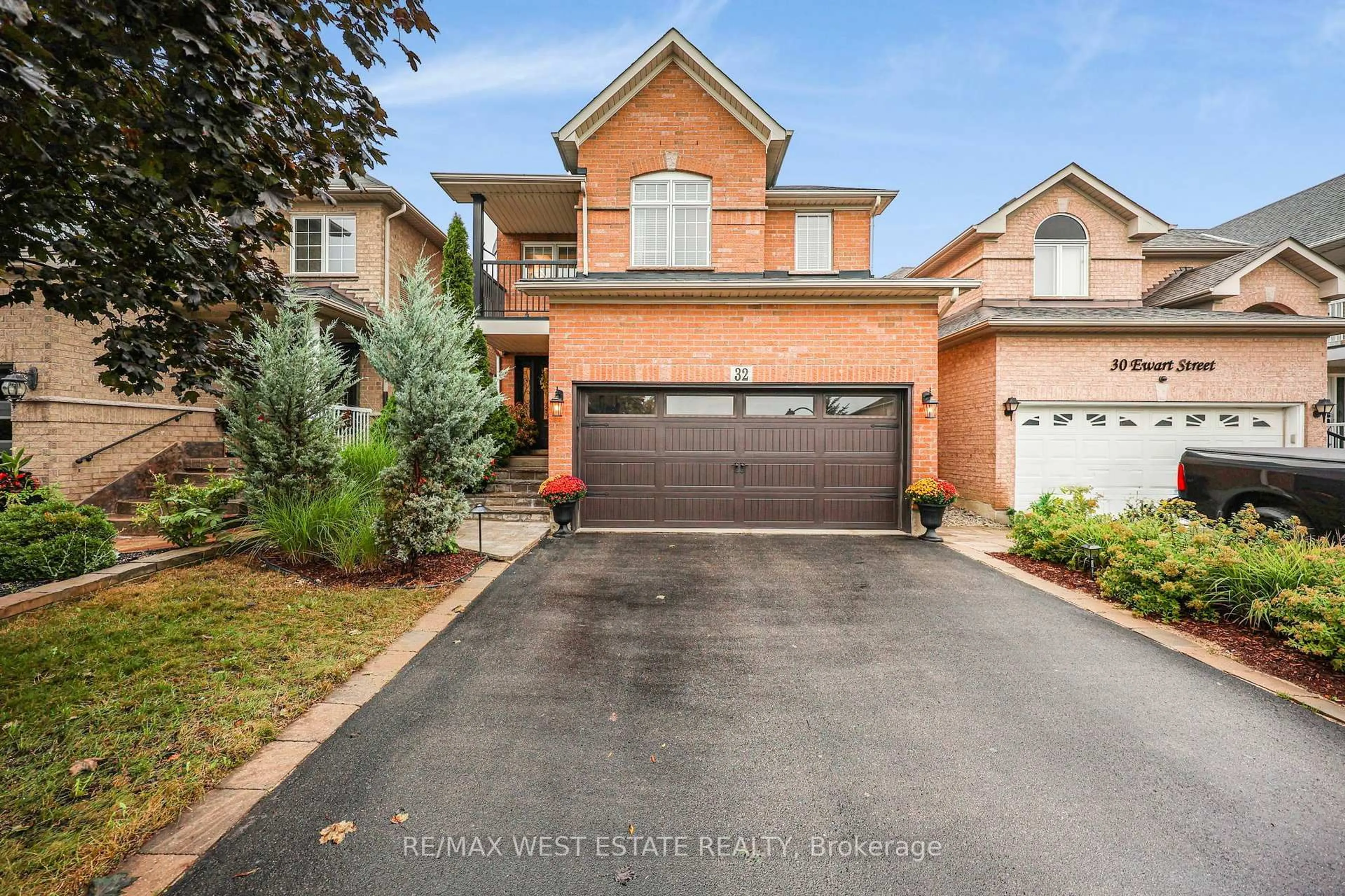 Home with brick exterior material, street for 32 Ewart St, Caledon Ontario L7E 2V4
