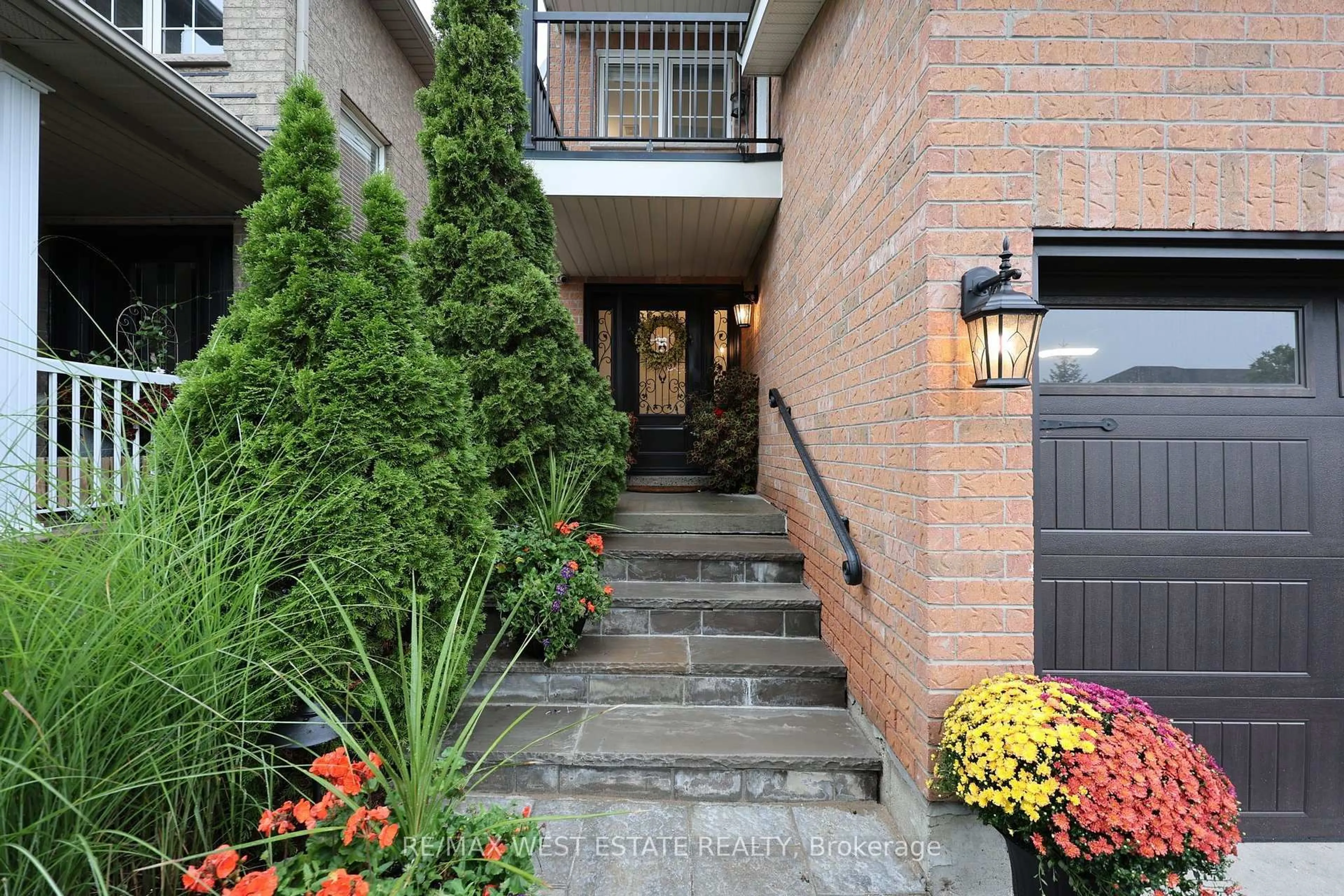 Unknown for 32 Ewart St, Caledon Ontario L7E 2V4