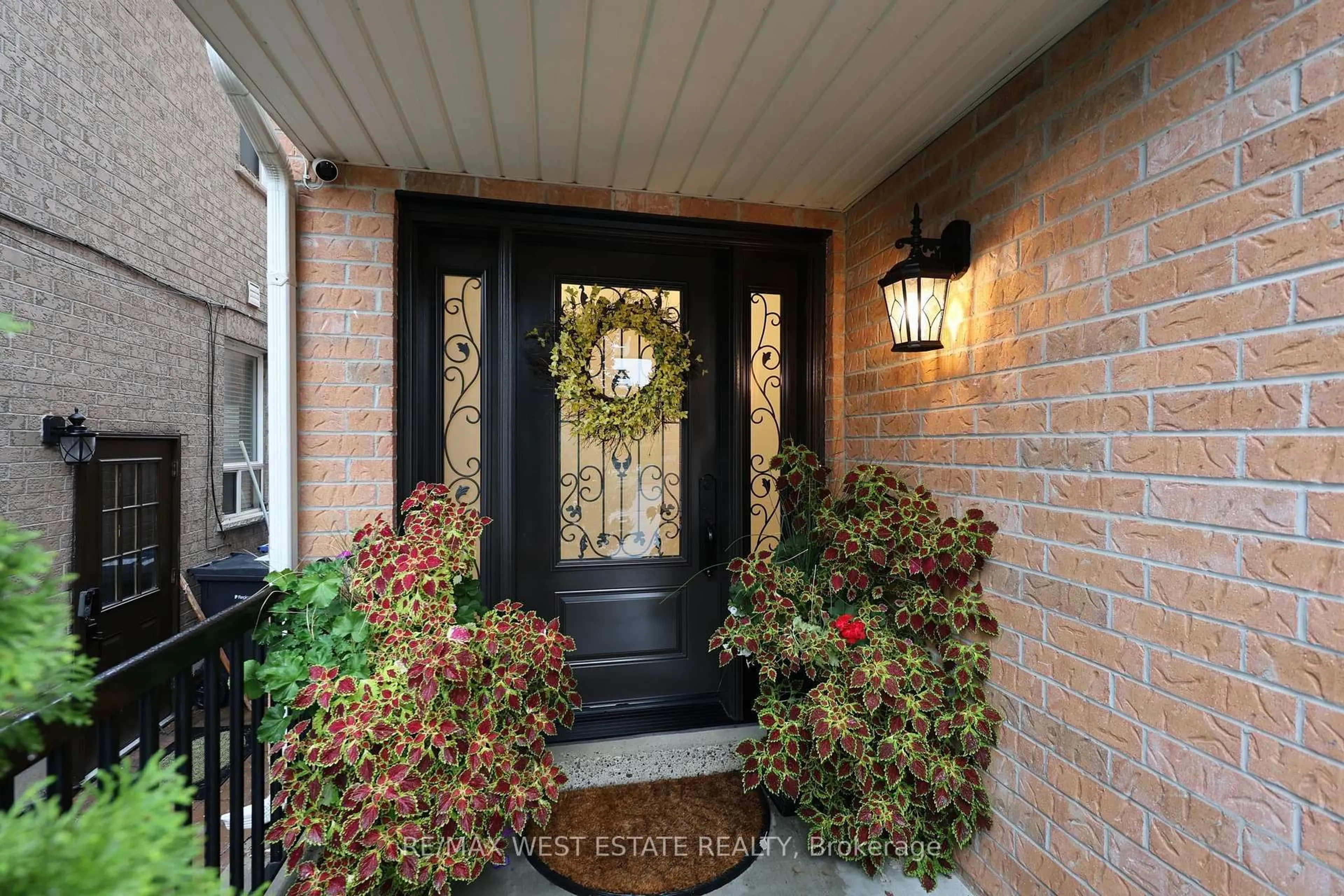 Indoor entryway for 32 Ewart St, Caledon Ontario L7E 2V4