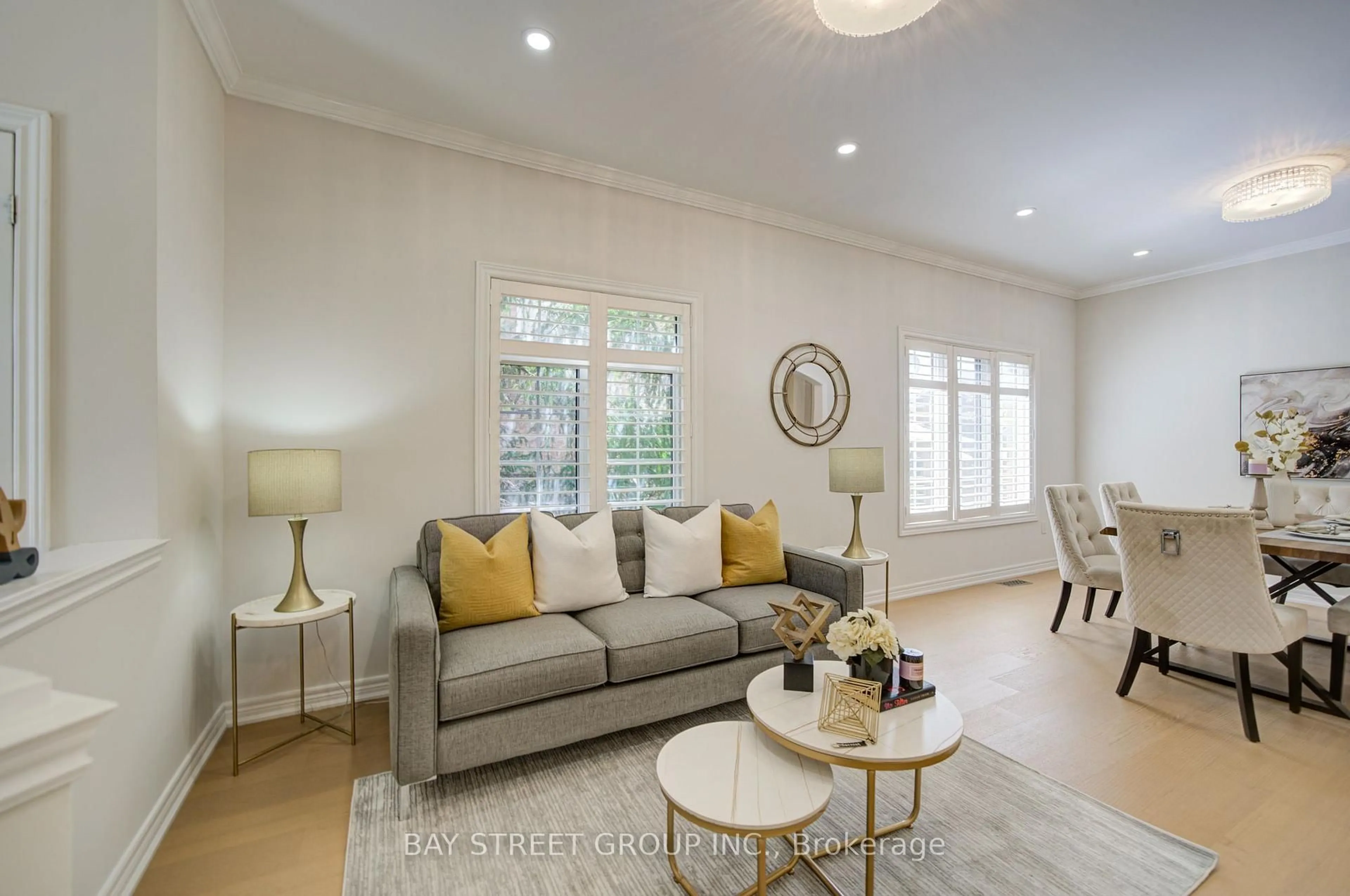 Living room with furniture, unknown for 2422 Hertfordshire Way, Oakville Ontario L6H 7M5