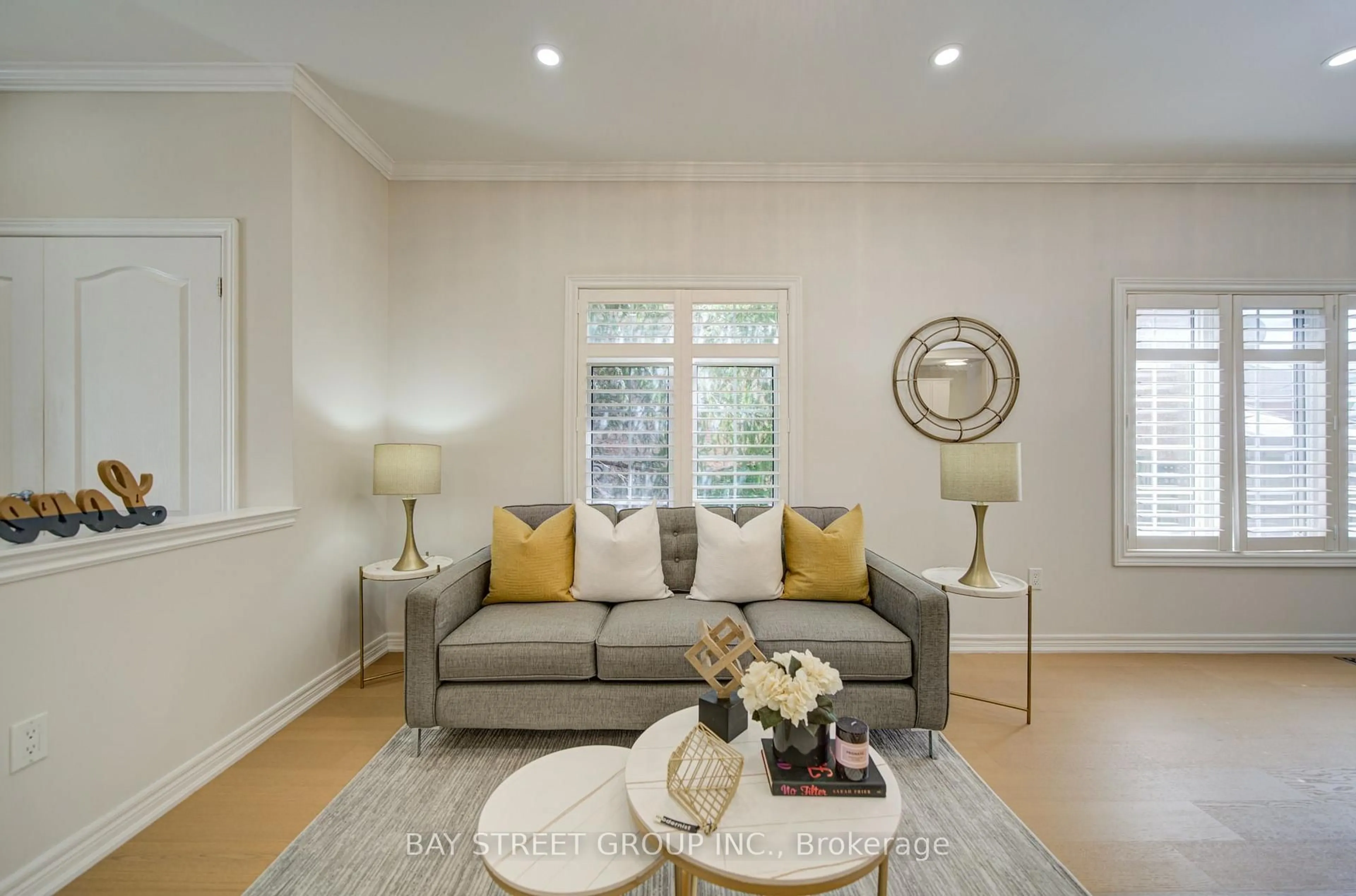 Living room with furniture, unknown for 2422 Hertfordshire Way, Oakville Ontario L6H 7M5