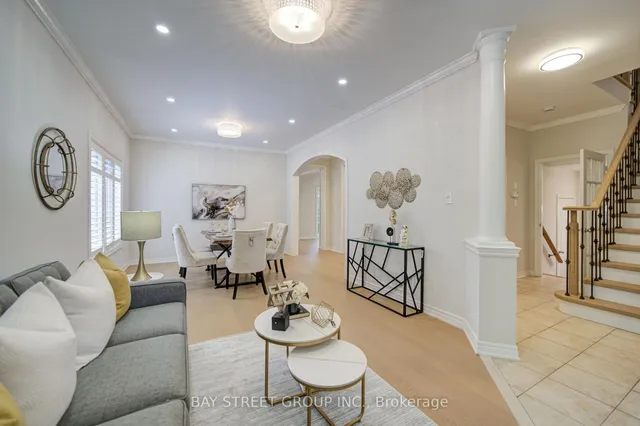 2422 Hertfordshire Way, Oakville 4