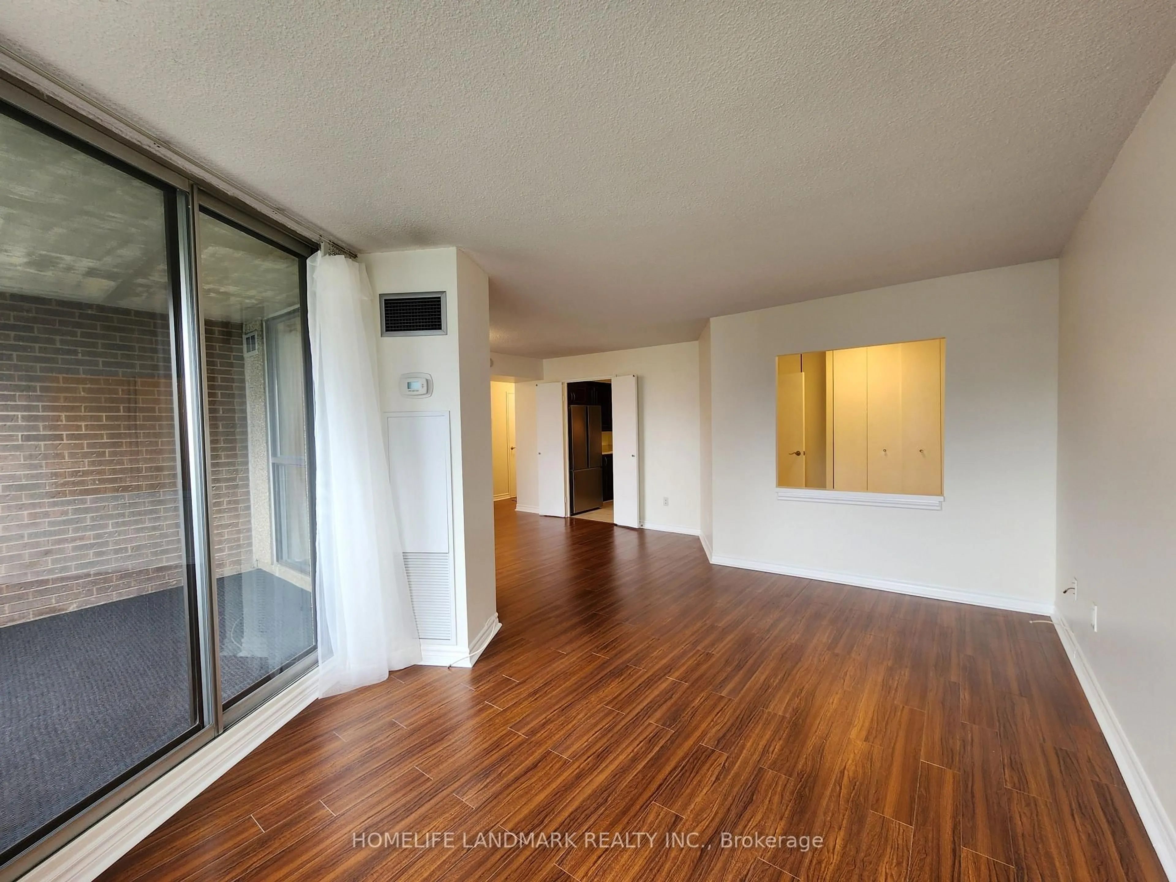 A pic of a room for 50 Elm Dr #910, Mississauga Ontario L5A 3X2